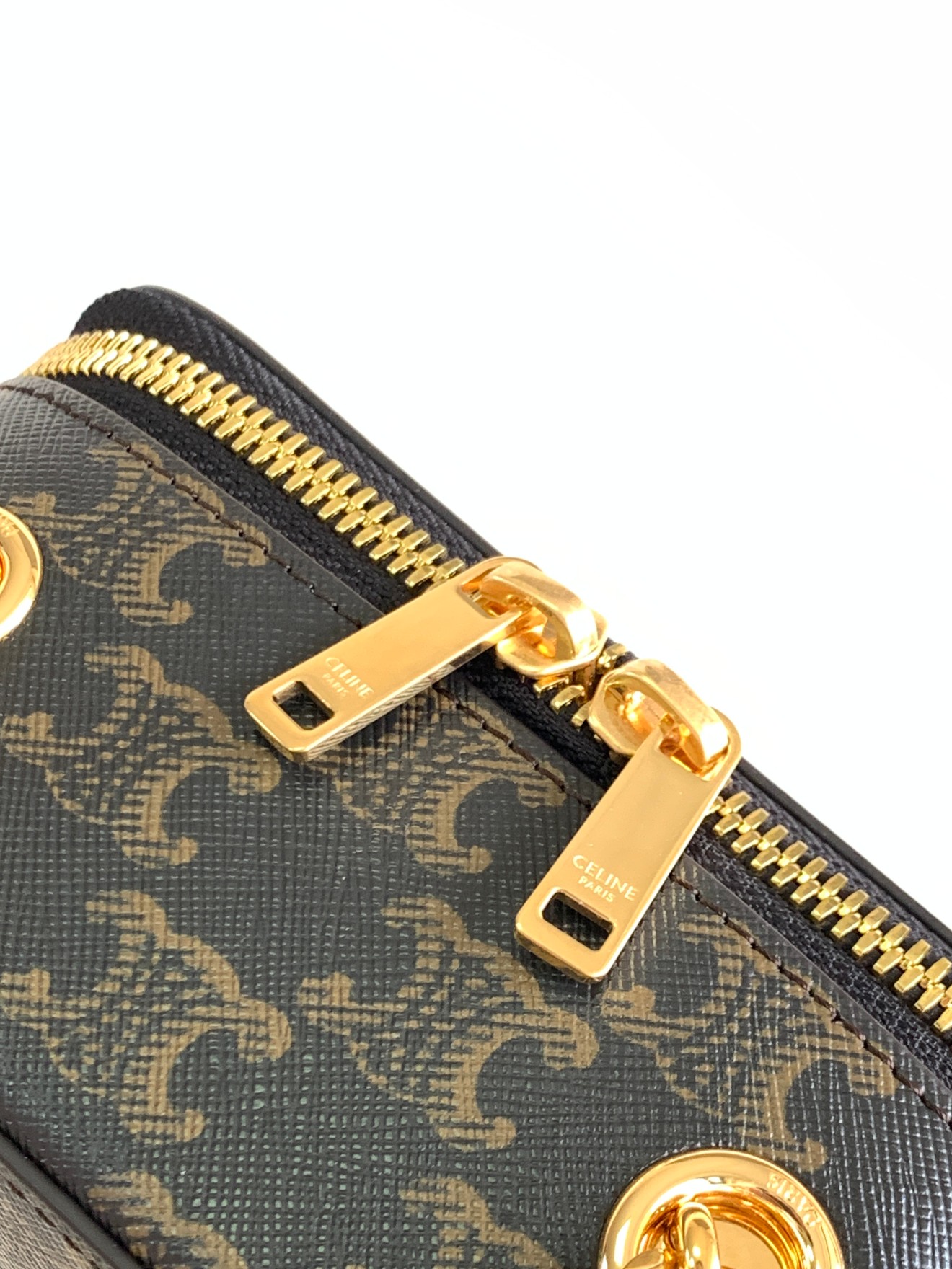 Ce**e box on chain cuir triomphe