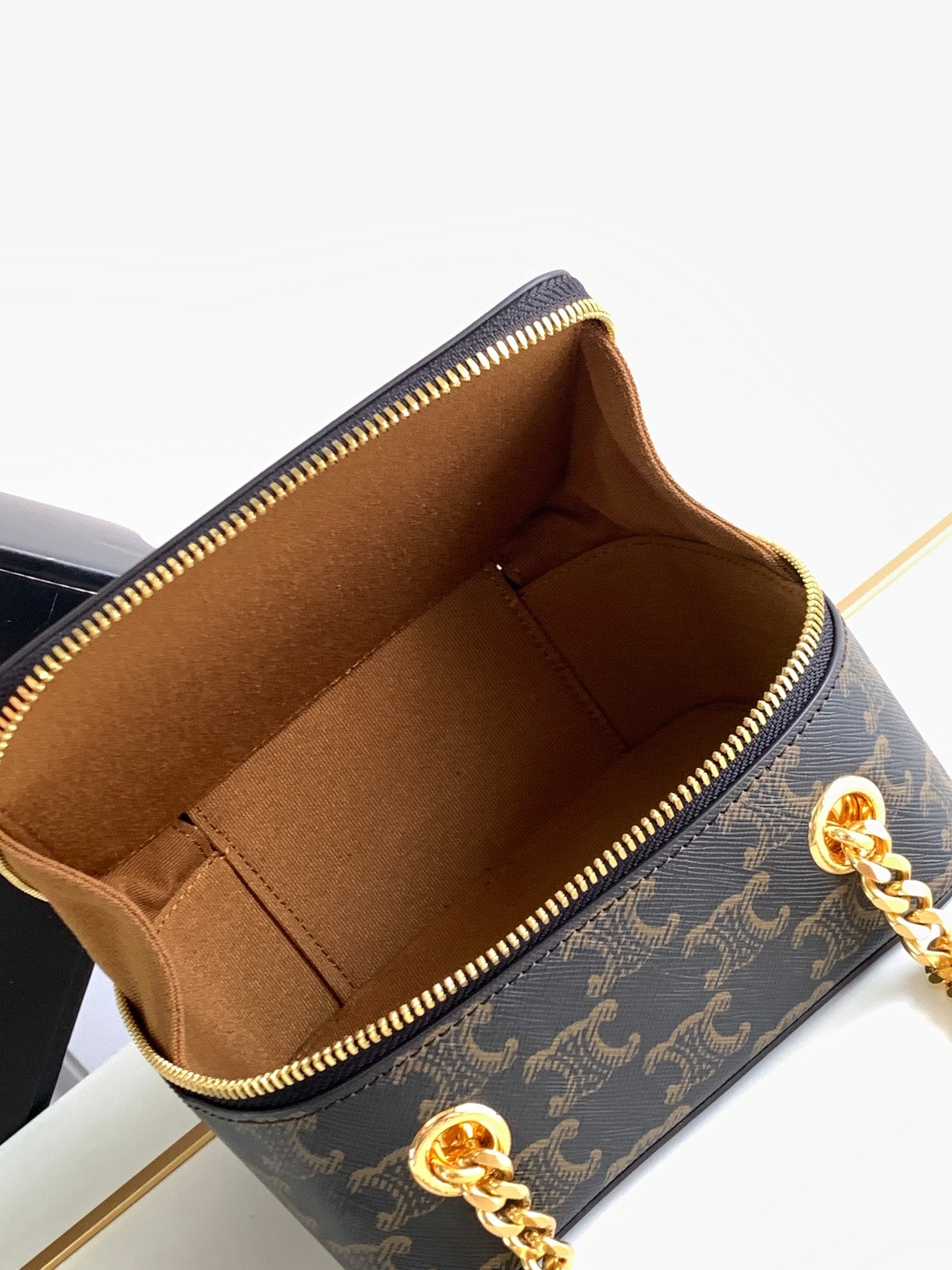 Ce**e box on chain cuir triomphe