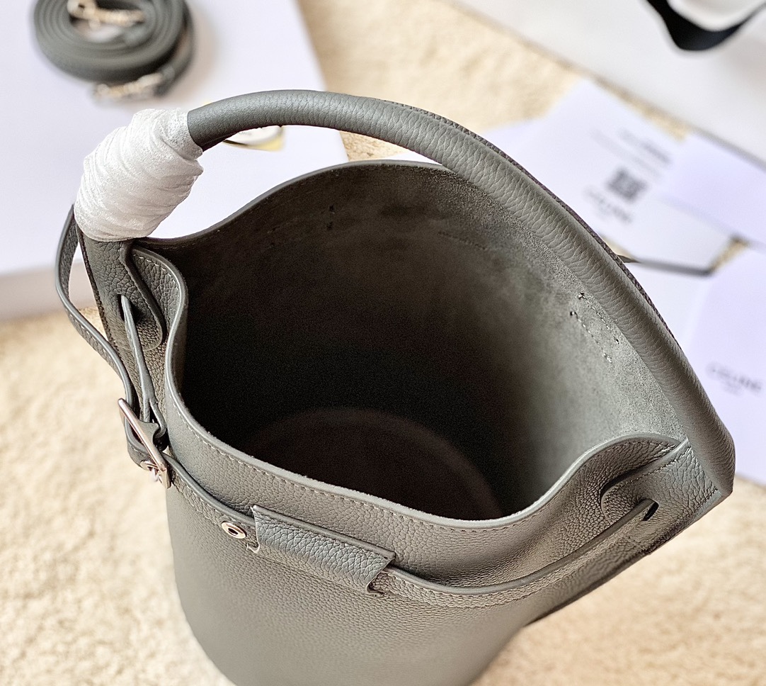 Ce**e small bucket bag