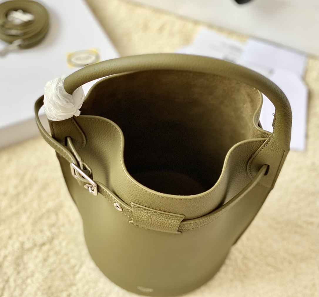 Ce**e small bucket bag