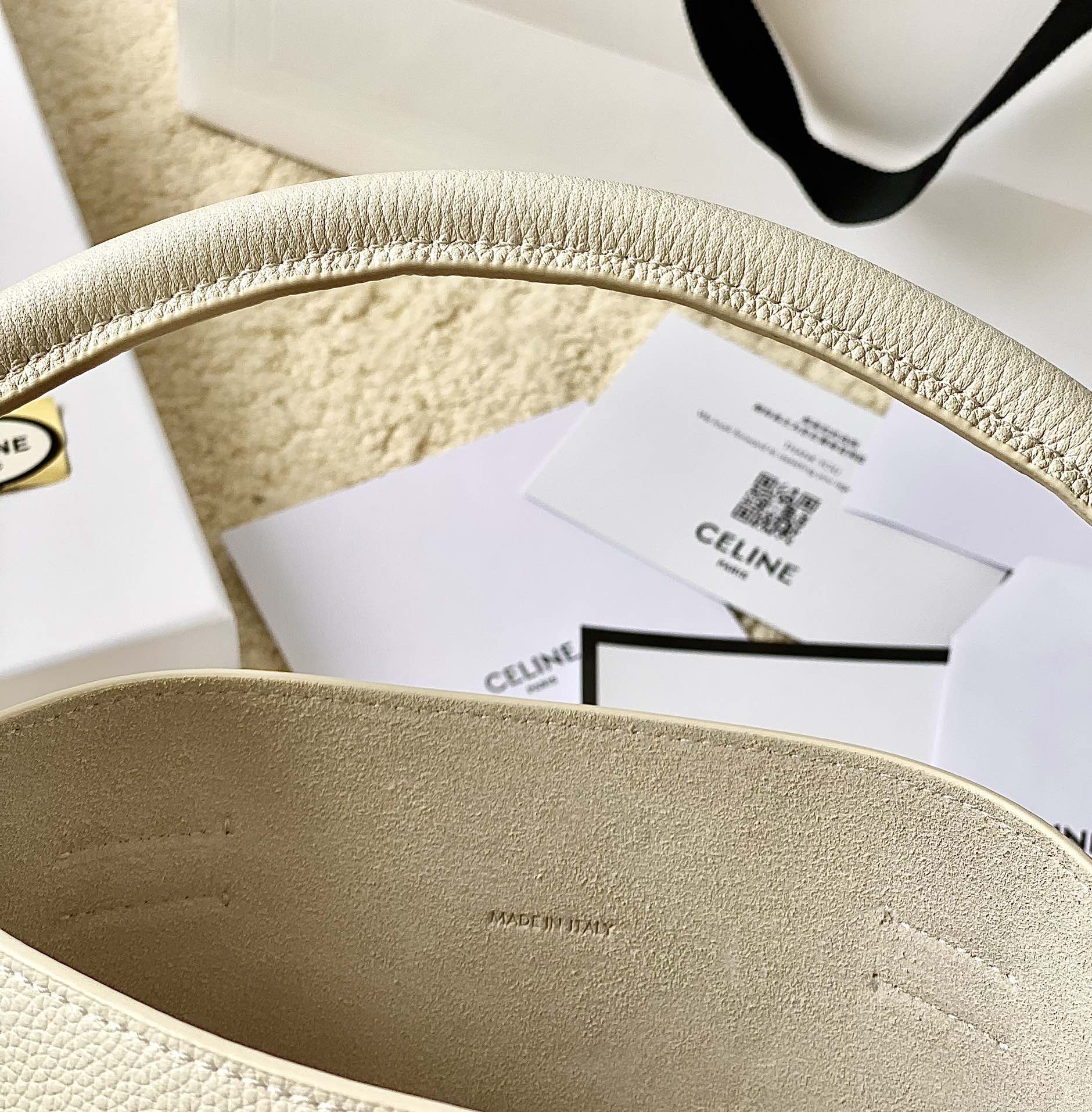 Ce**e small bucket bag