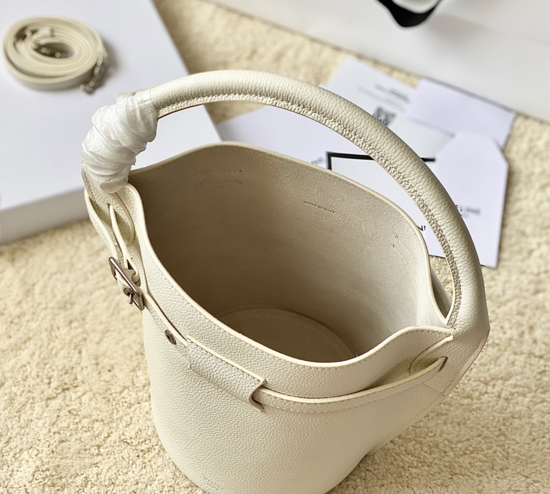 Ce**e small bucket bag