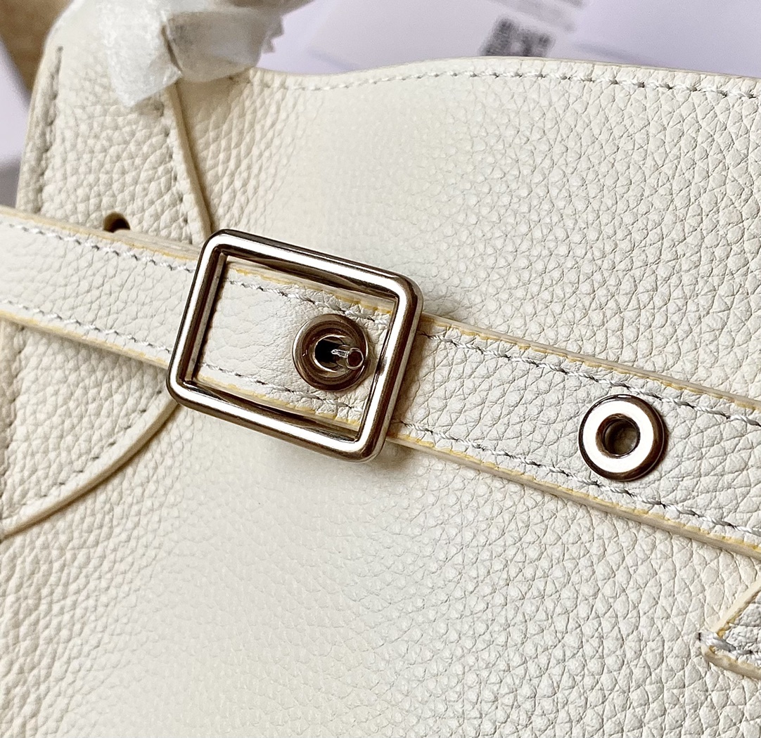 Ce**e small bucket bag