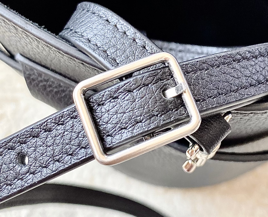 Ce**e small bucket bag
