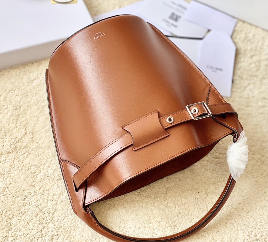 Ce**e small bucket bag