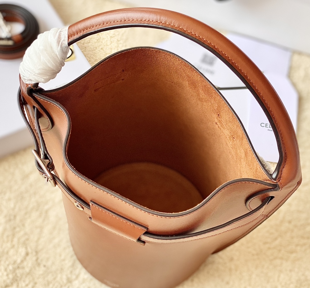 Ce**e small bucket bag