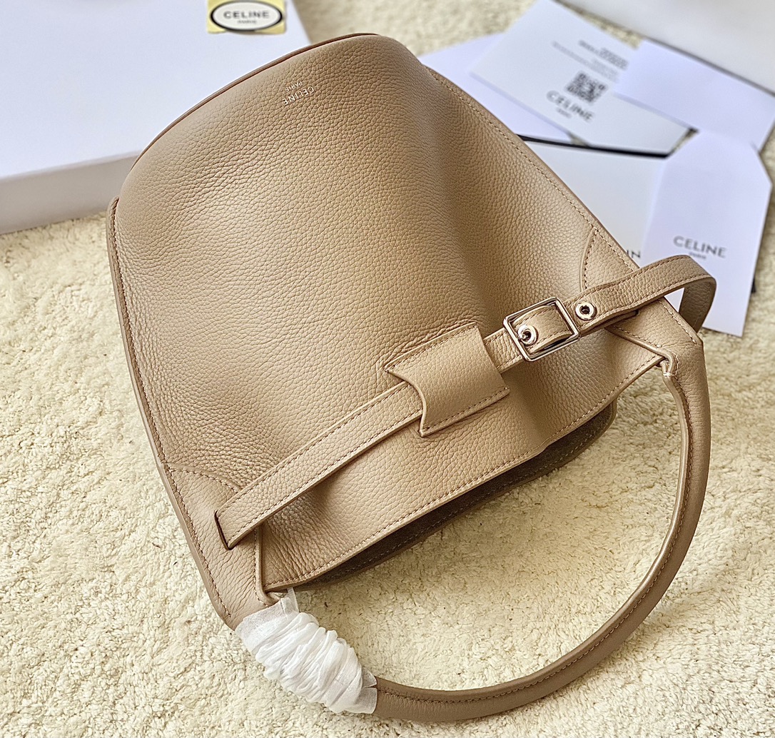 Ce**e small bucket bag