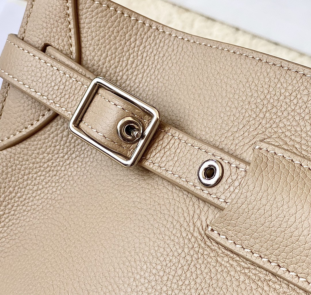 Ce**e small bucket bag