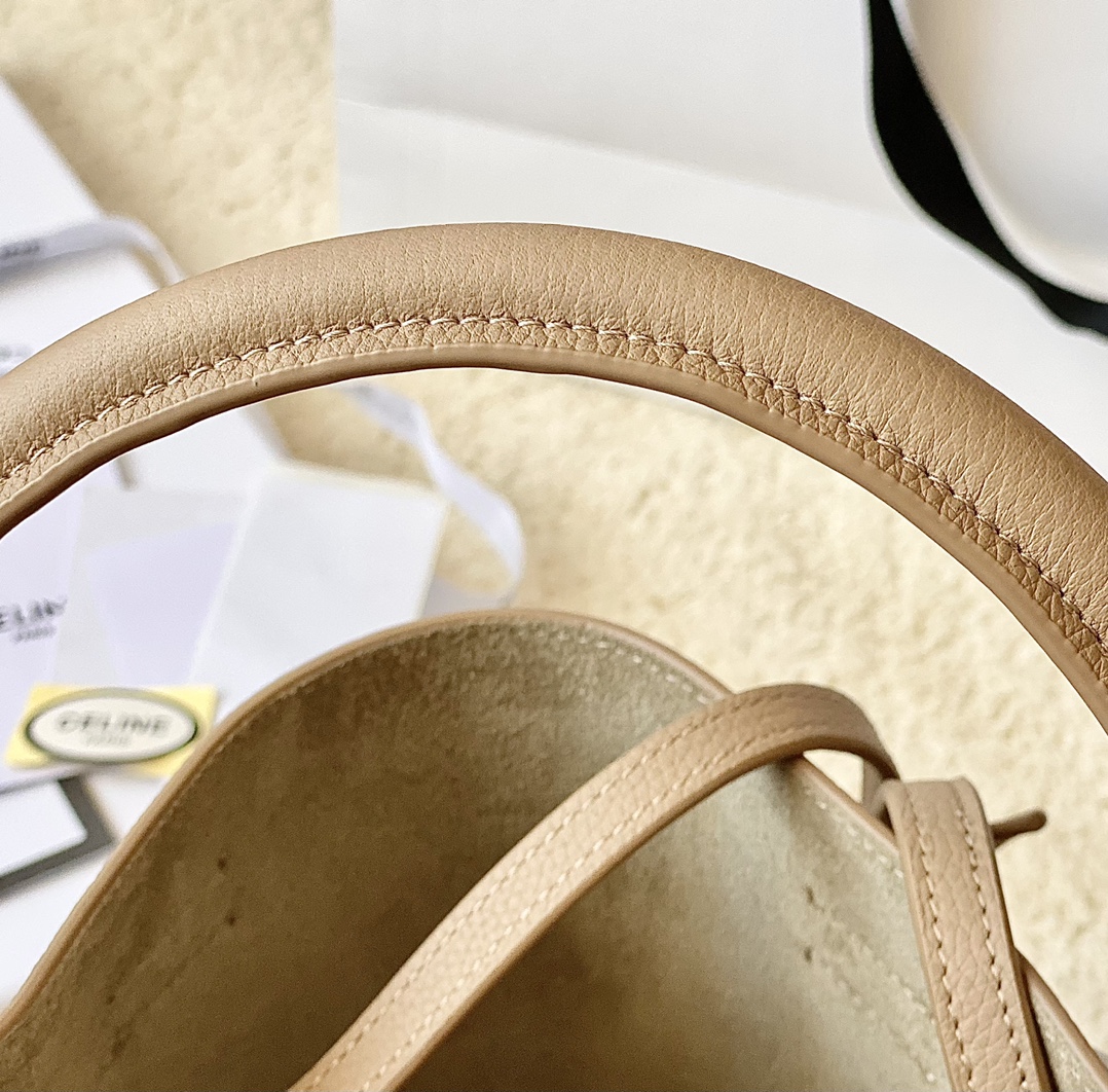 Ce**e small bucket bag