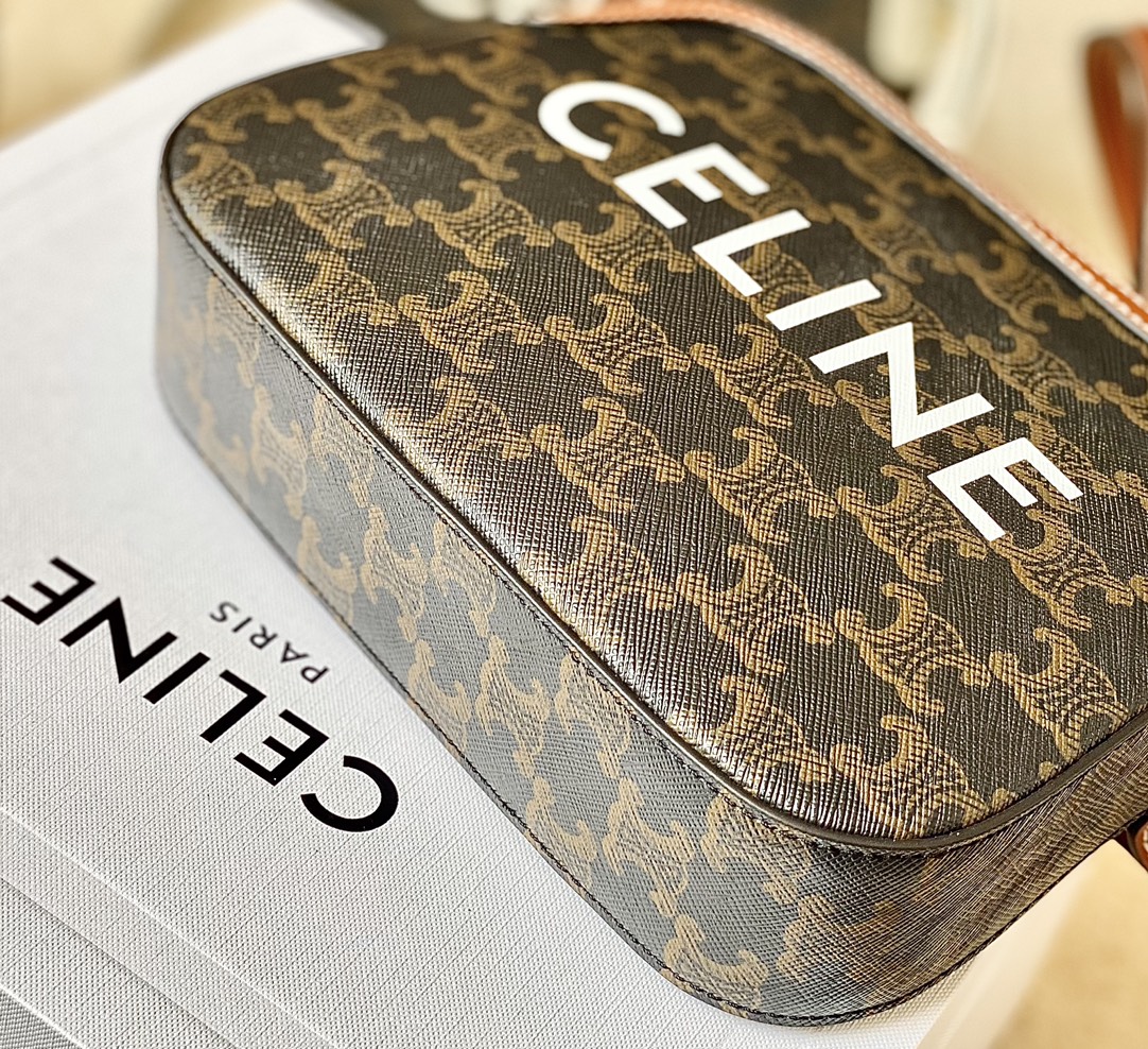 Ce**e triomphe small camera bag