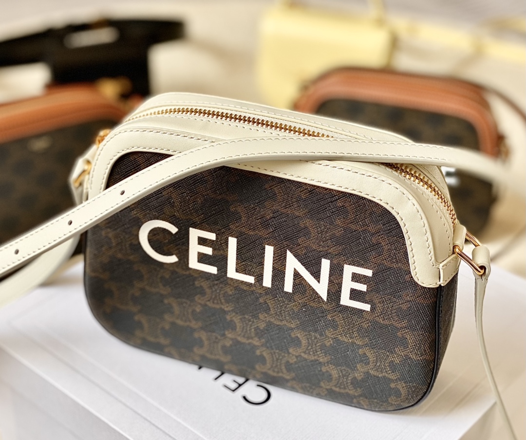 Ce**e triomphe small camera bag