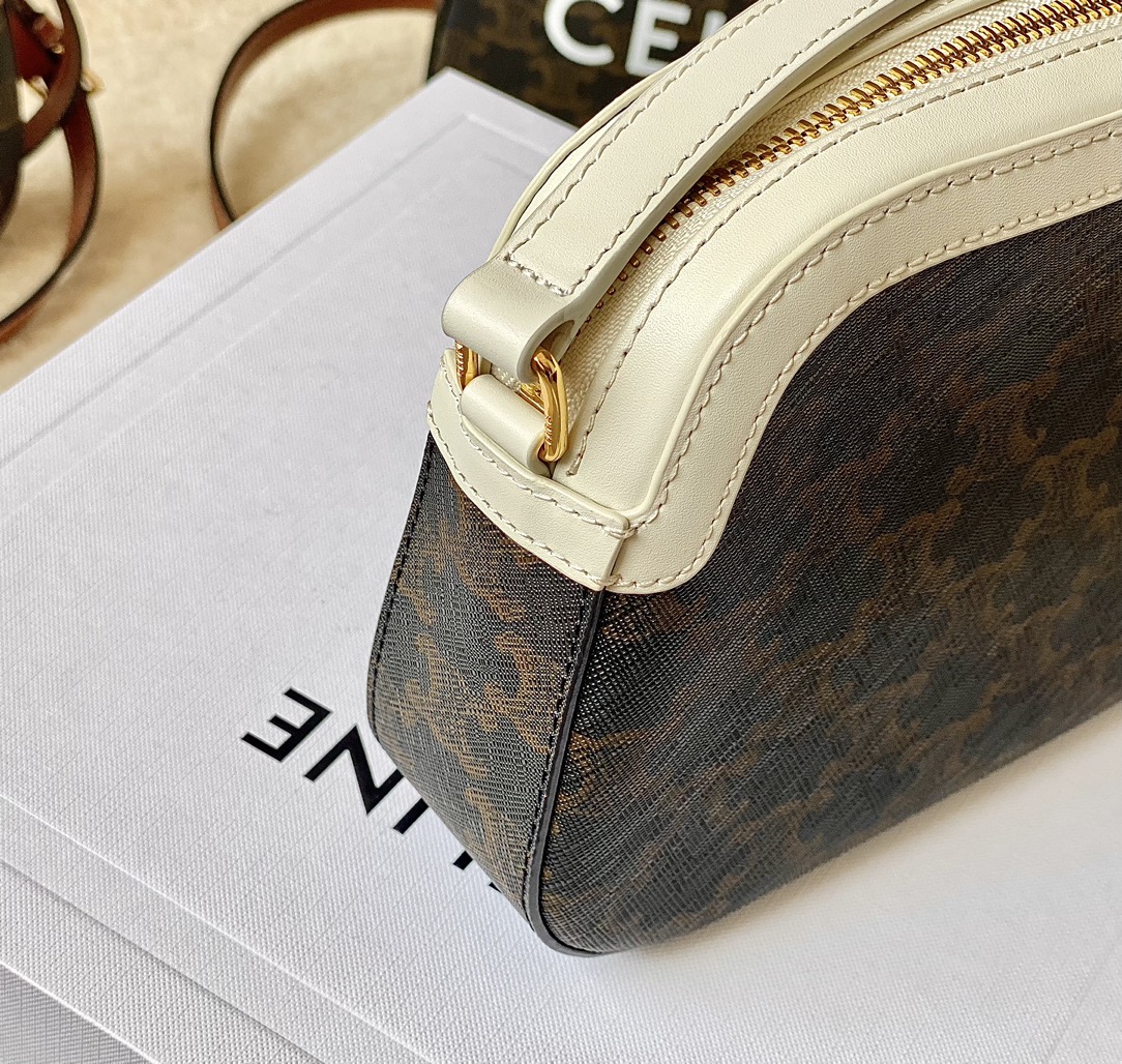Ce**e triomphe small camera bag