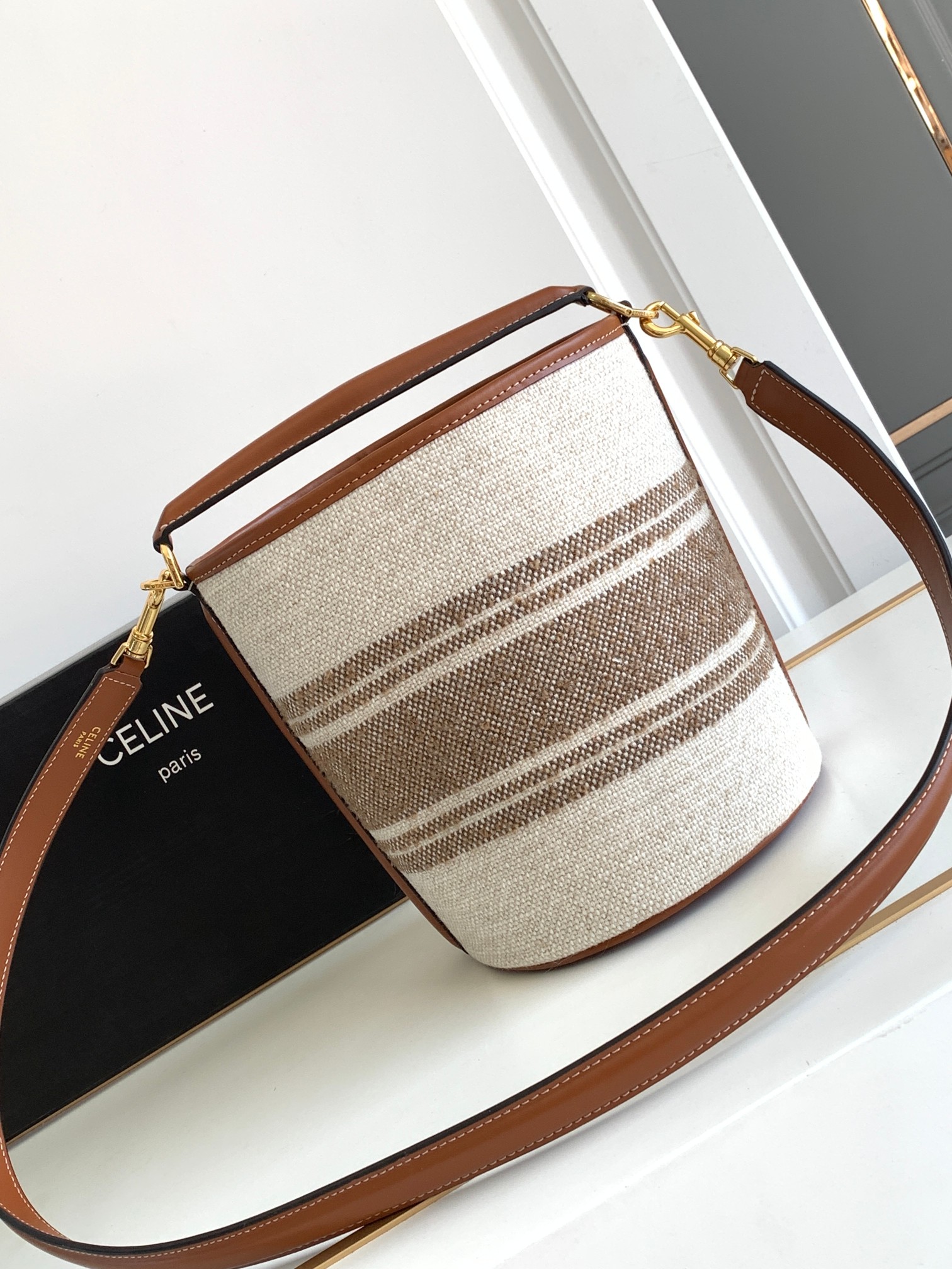 Ce**e mini bucket 16