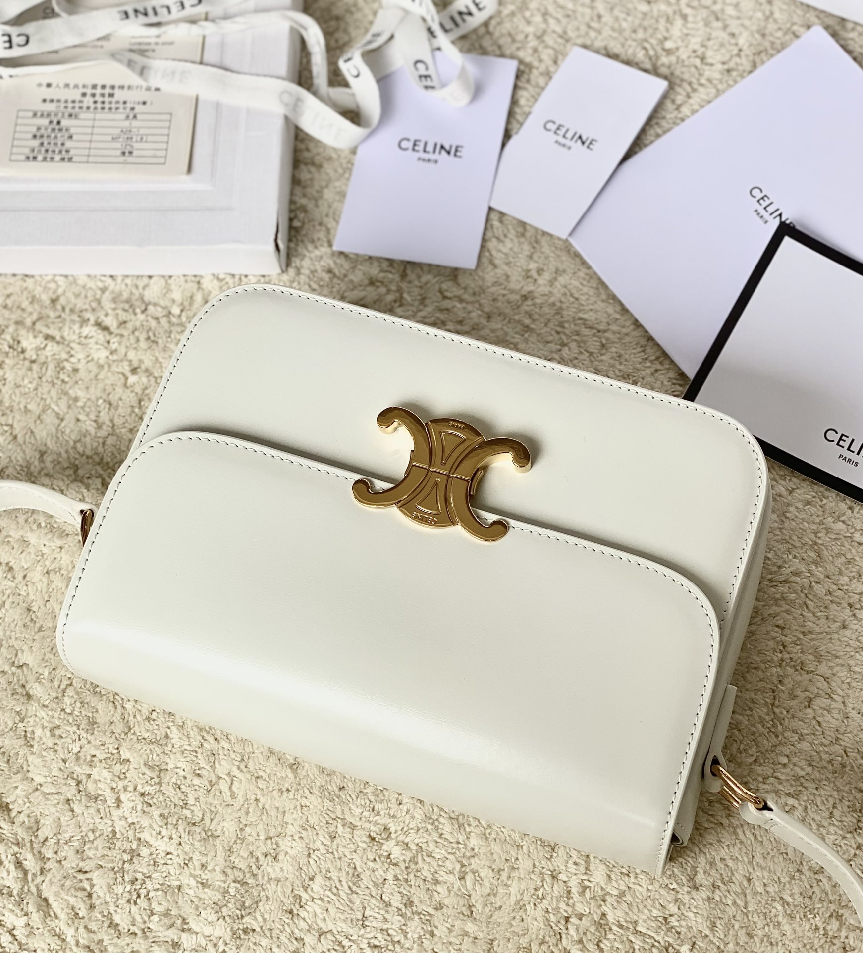 Ce**e classique triomphe bag