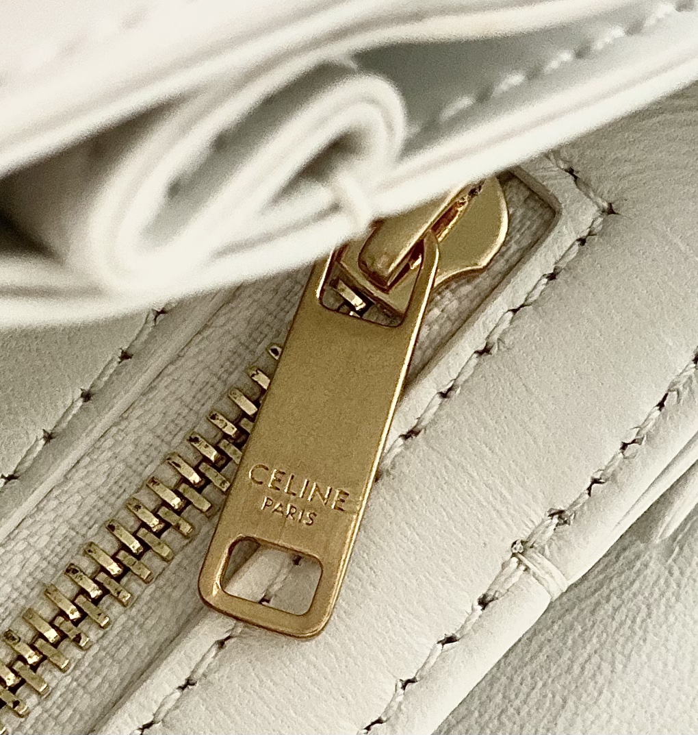 Ce**e classique triomphe bag