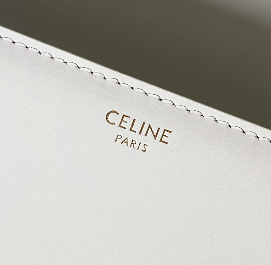 Ce**e classique triomphe bag