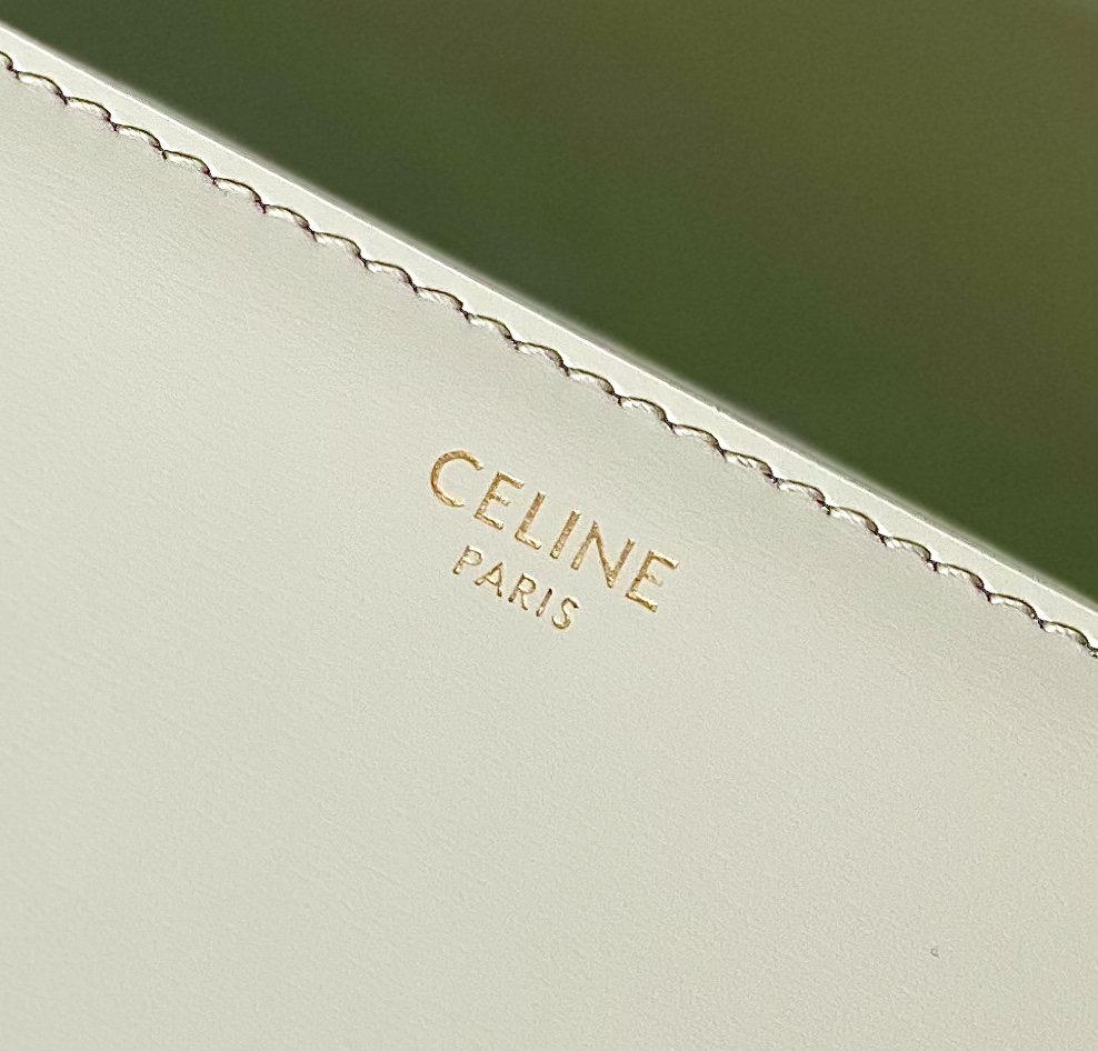 Ce**e classique triomphe bag