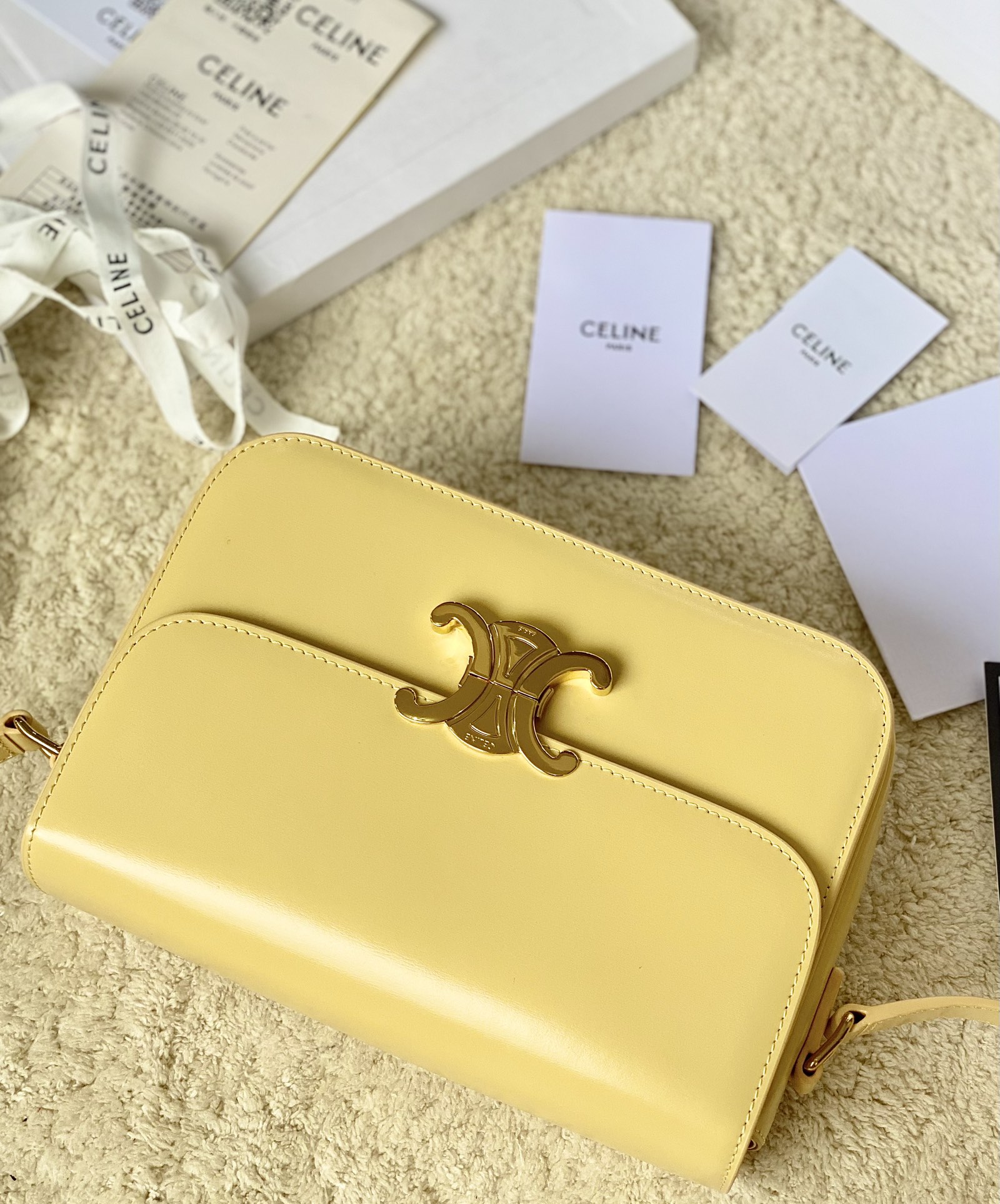 Ce**e classique triomphe bag