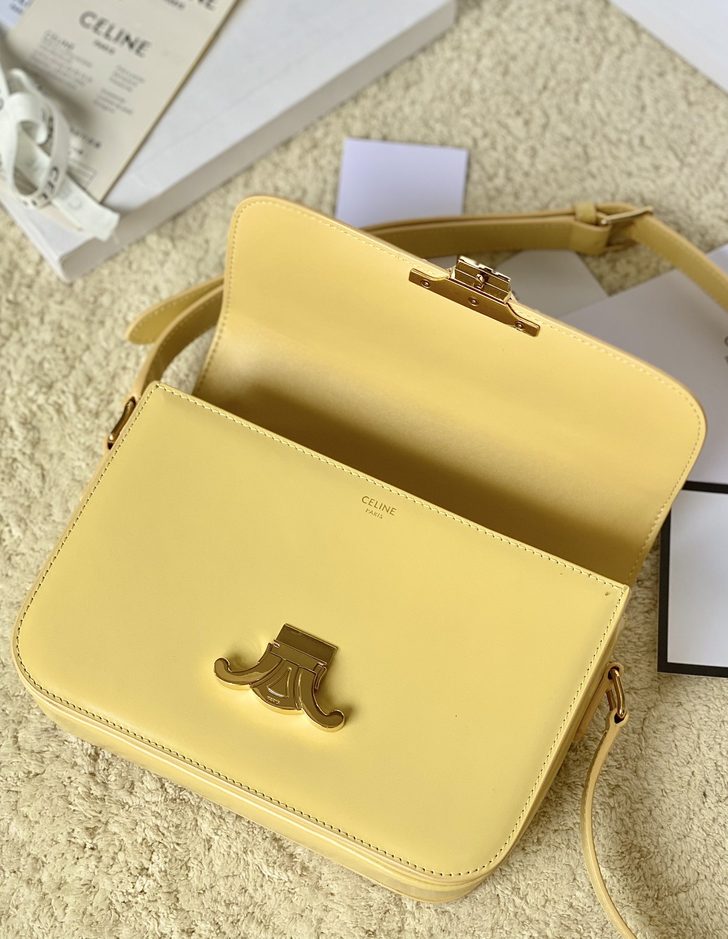 Ce**e classique triomphe bag