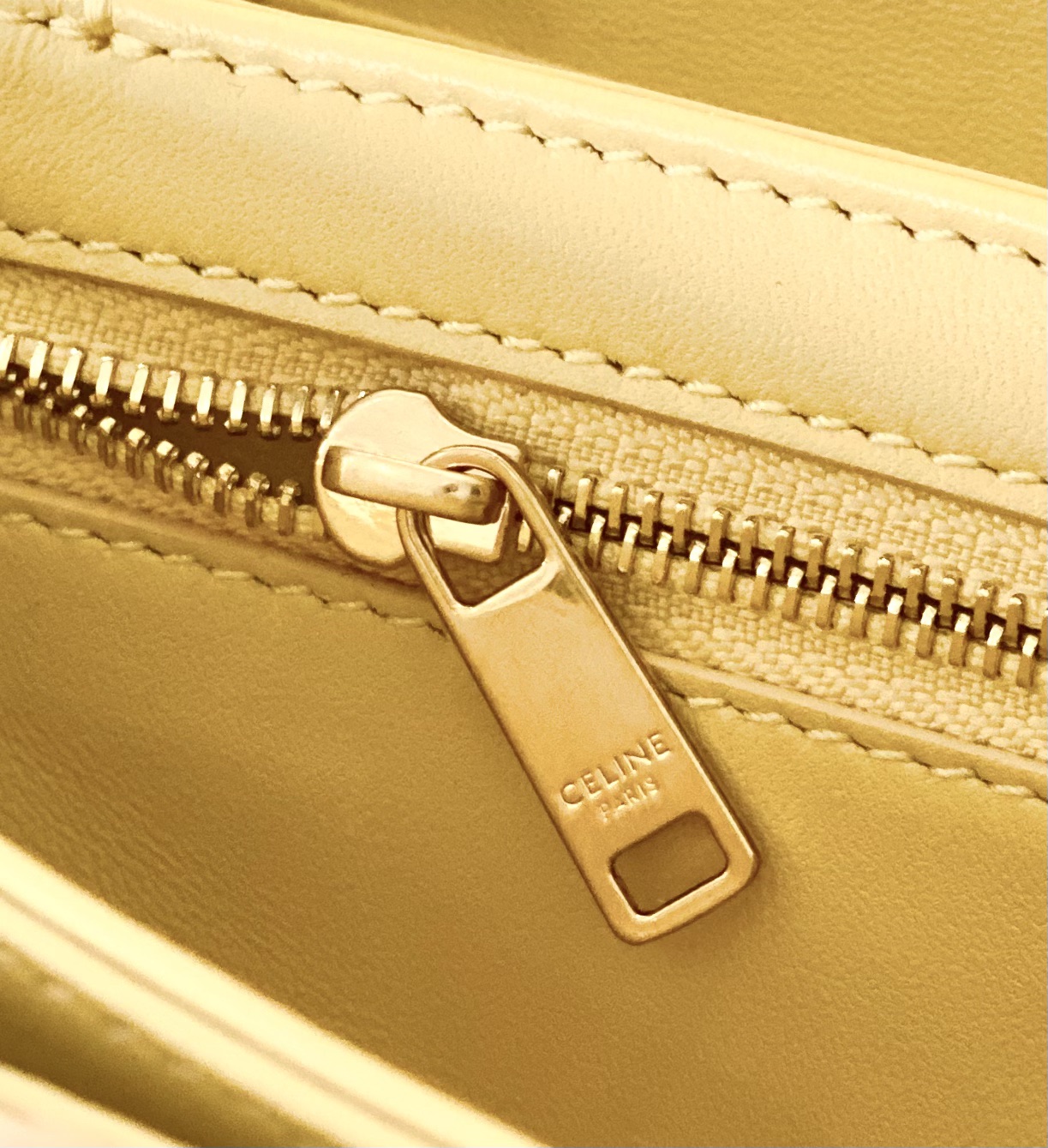 Ce**e classique triomphe bag