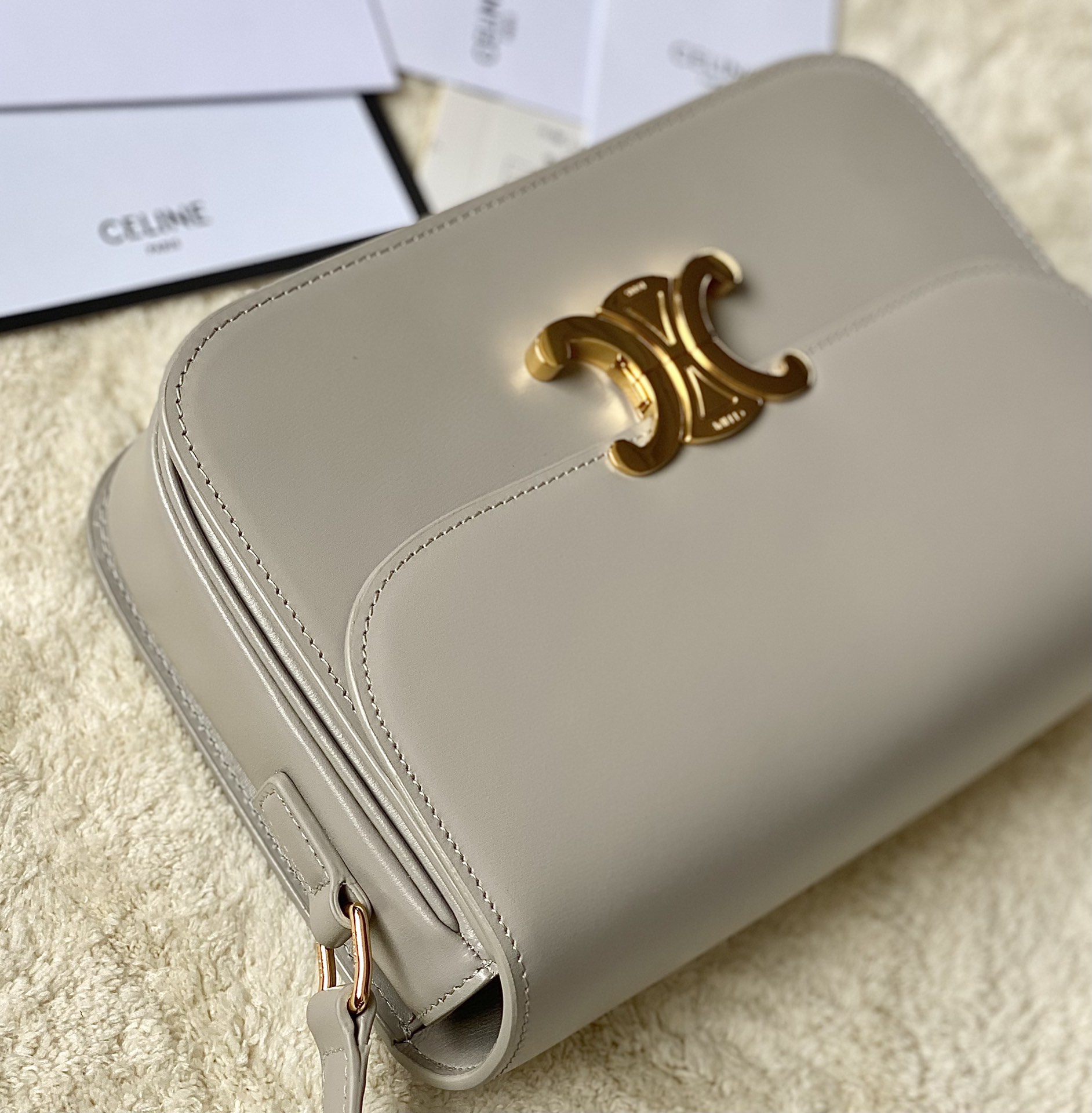 Ce**e classique triomphe bag
