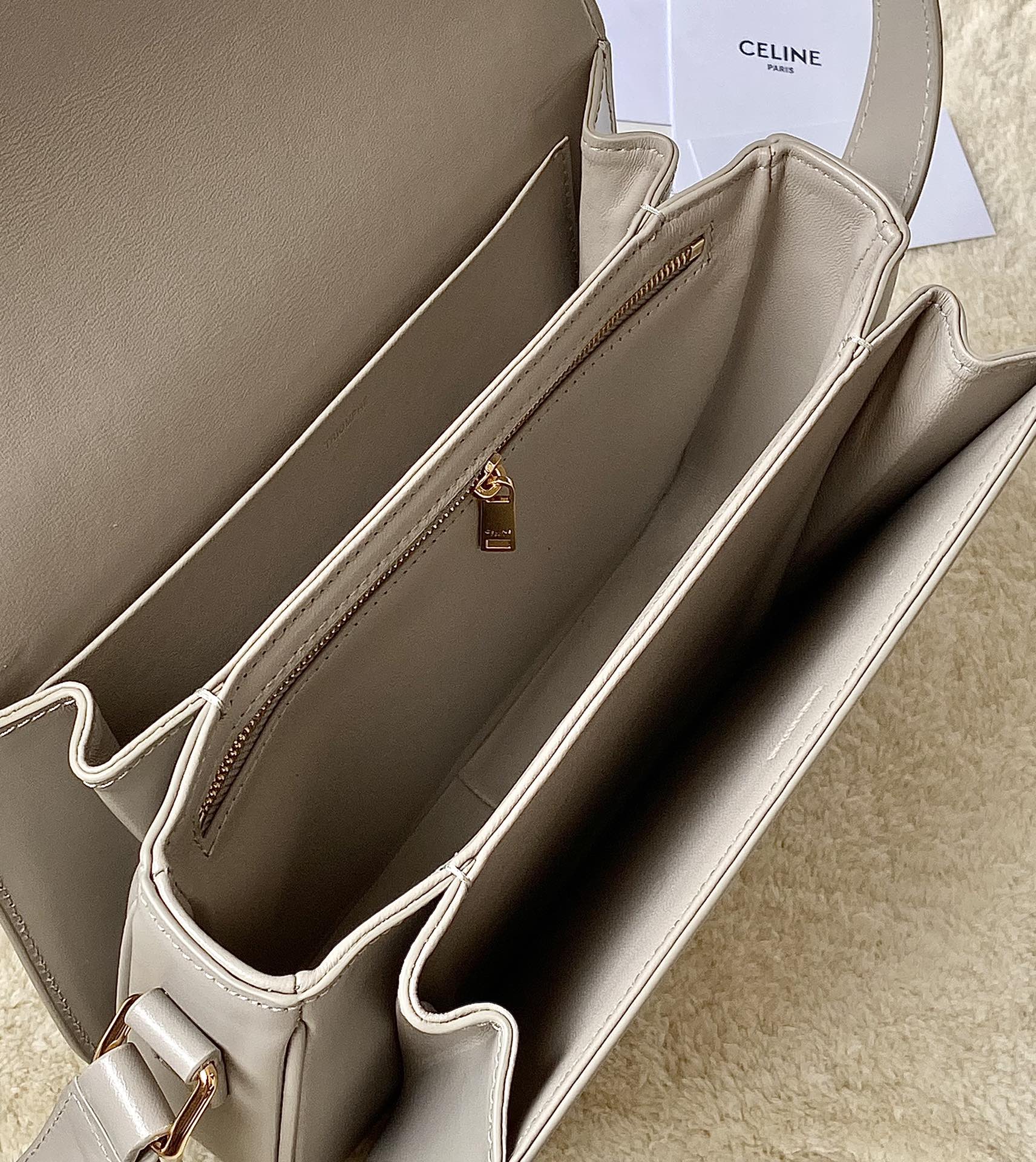 Ce**e classique triomphe bag
