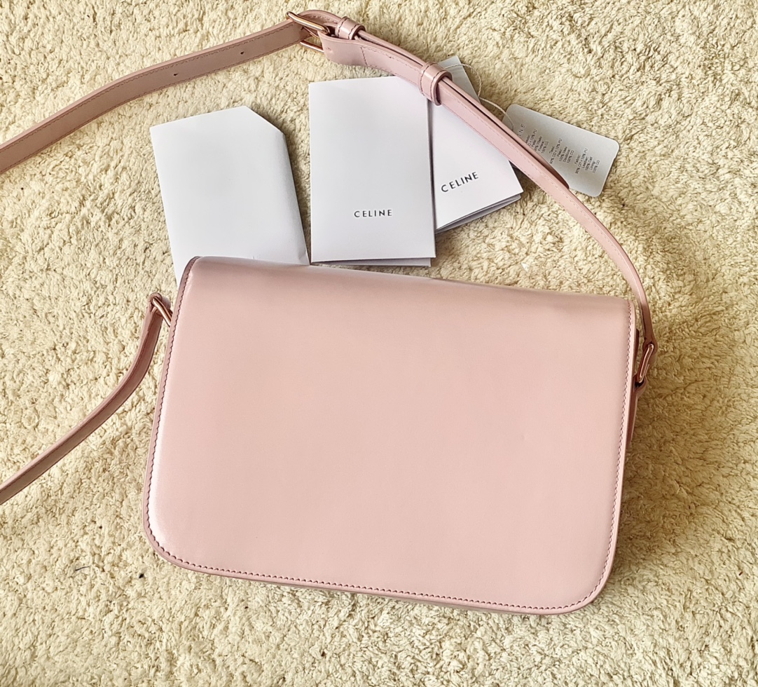 Ce**e classique triomphe bag