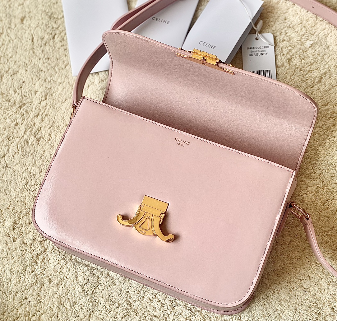 Ce**e classique triomphe bag