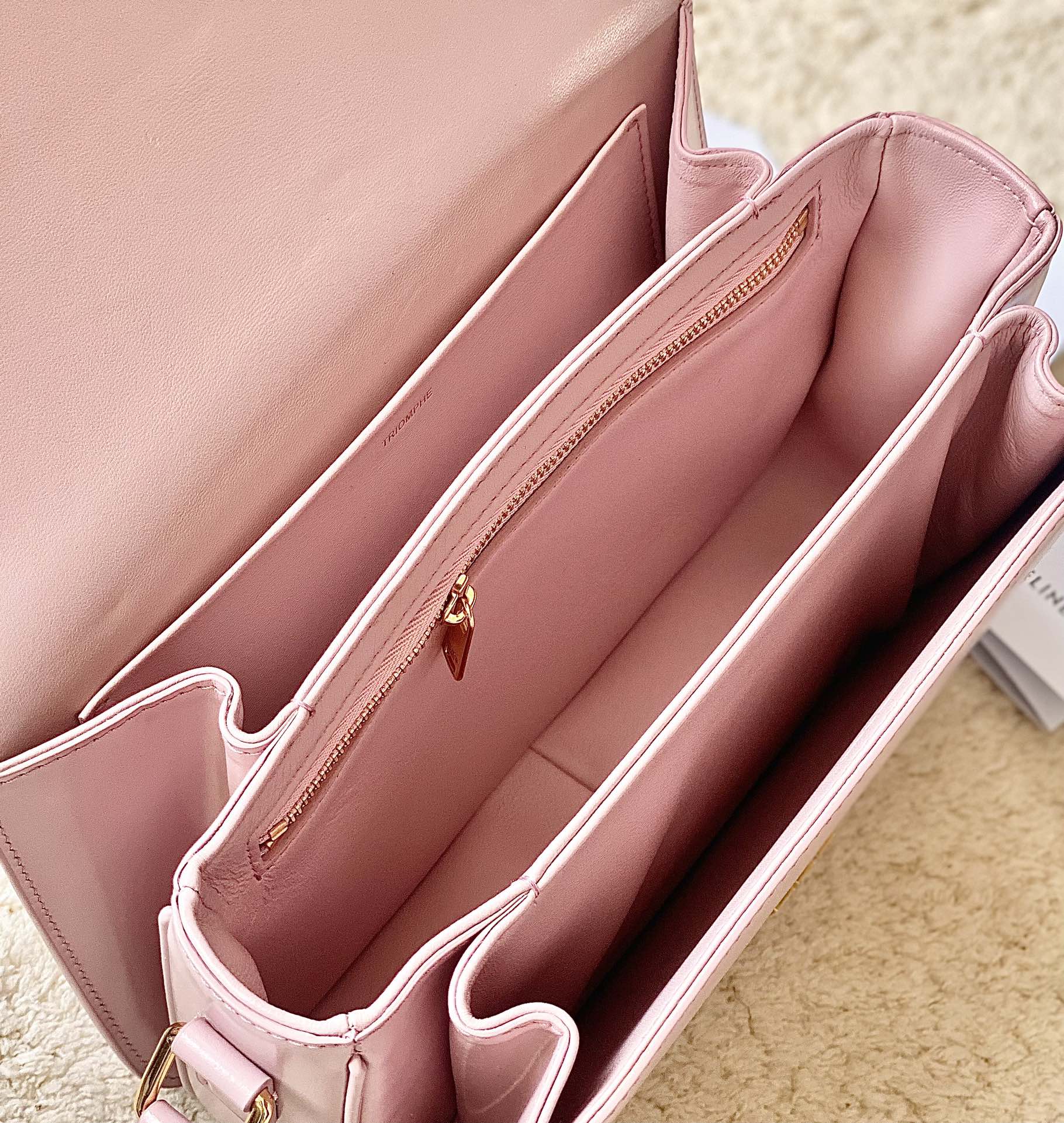 Ce**e classique triomphe bag