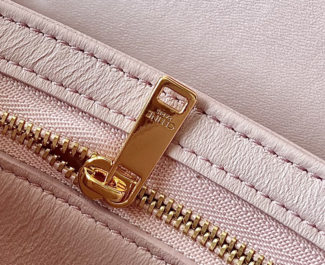 Ce**e classique triomphe bag