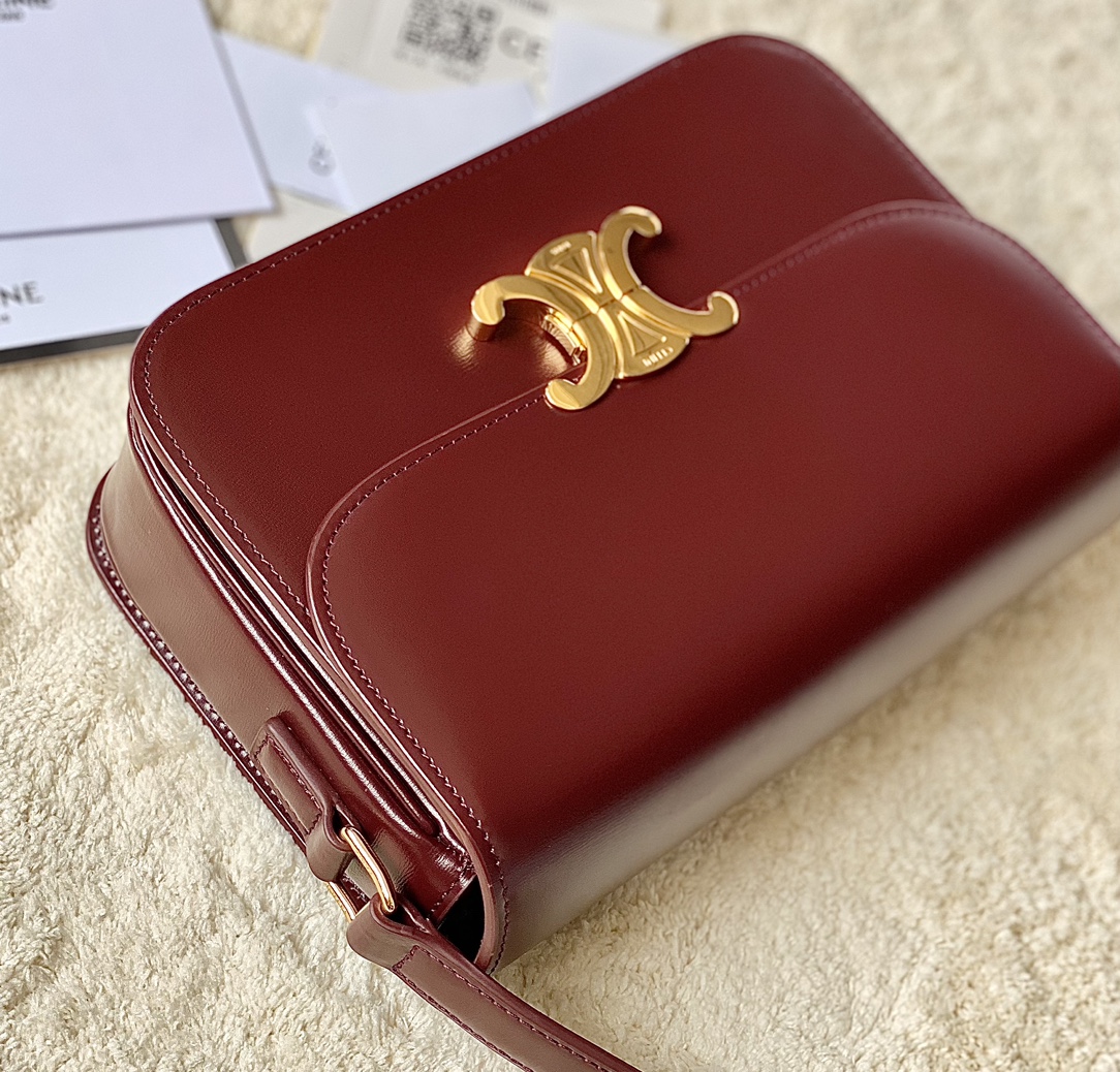 Ce**e classique triomphe bag
