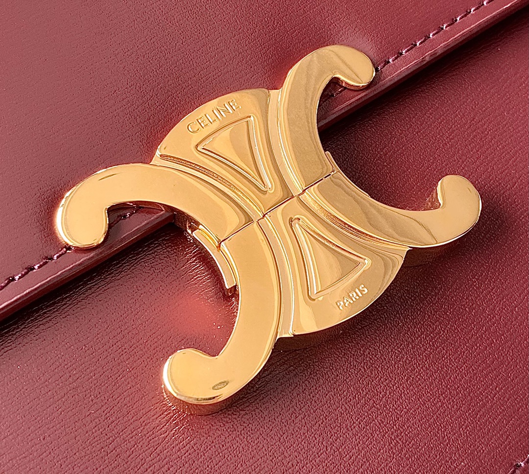 Ce**e classique triomphe bag
