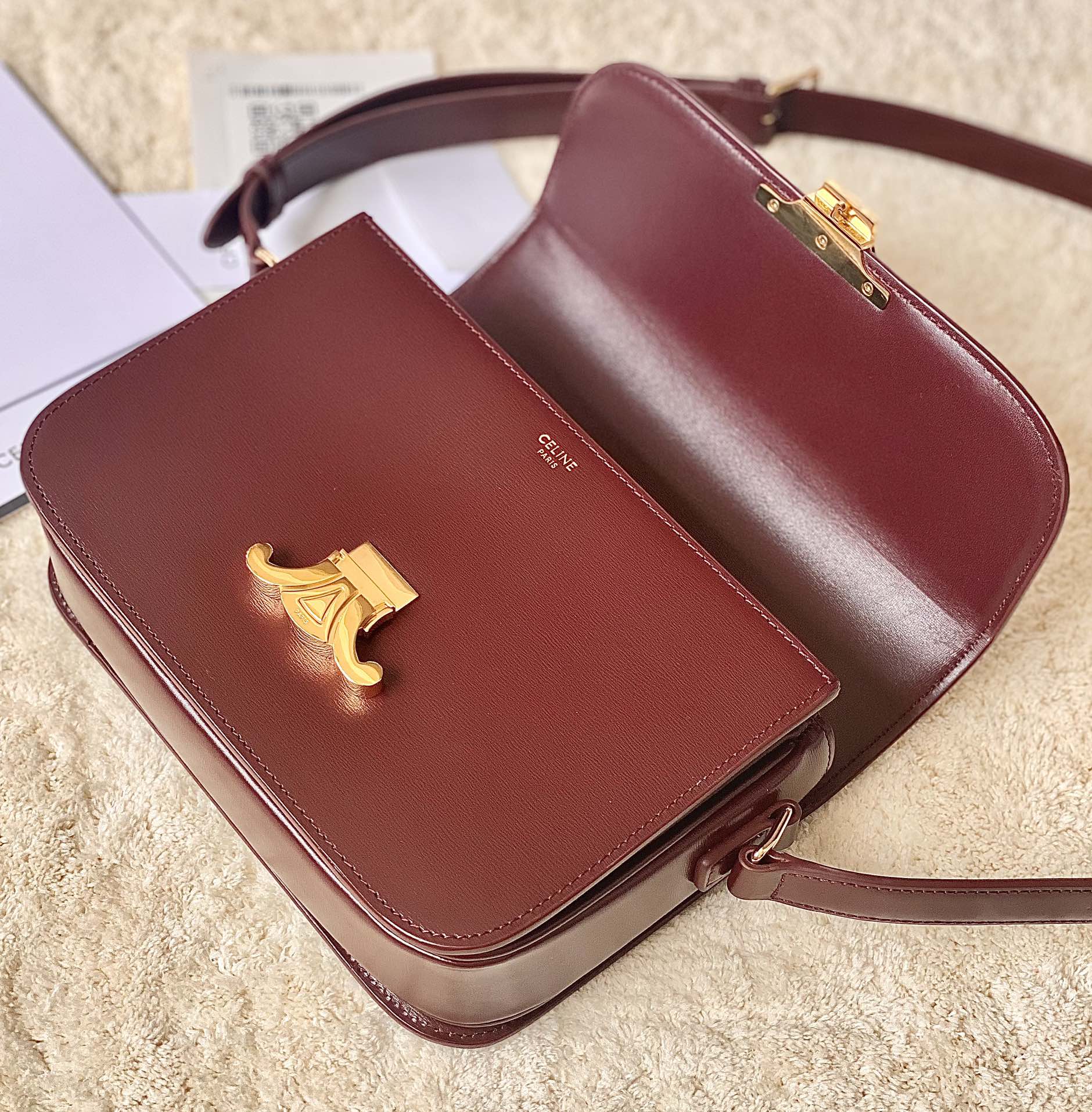 Ce**e classique triomphe bag