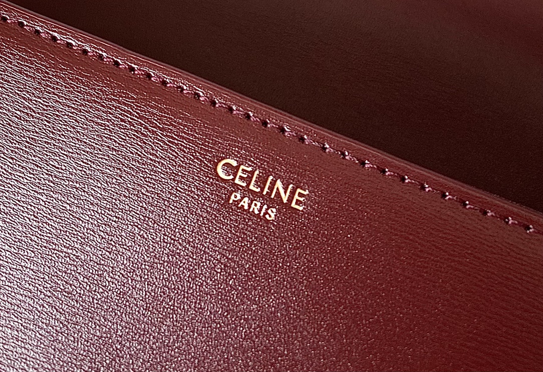 Ce**e classique triomphe bag
