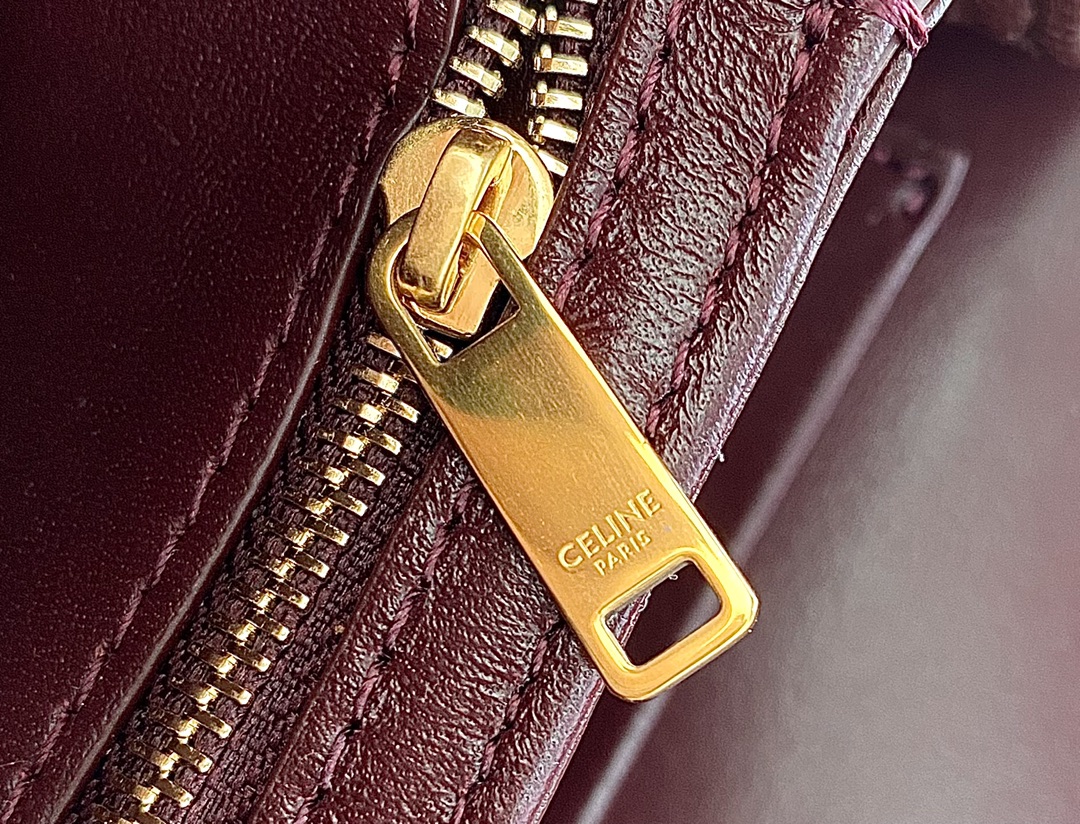 Ce**e classique triomphe bag