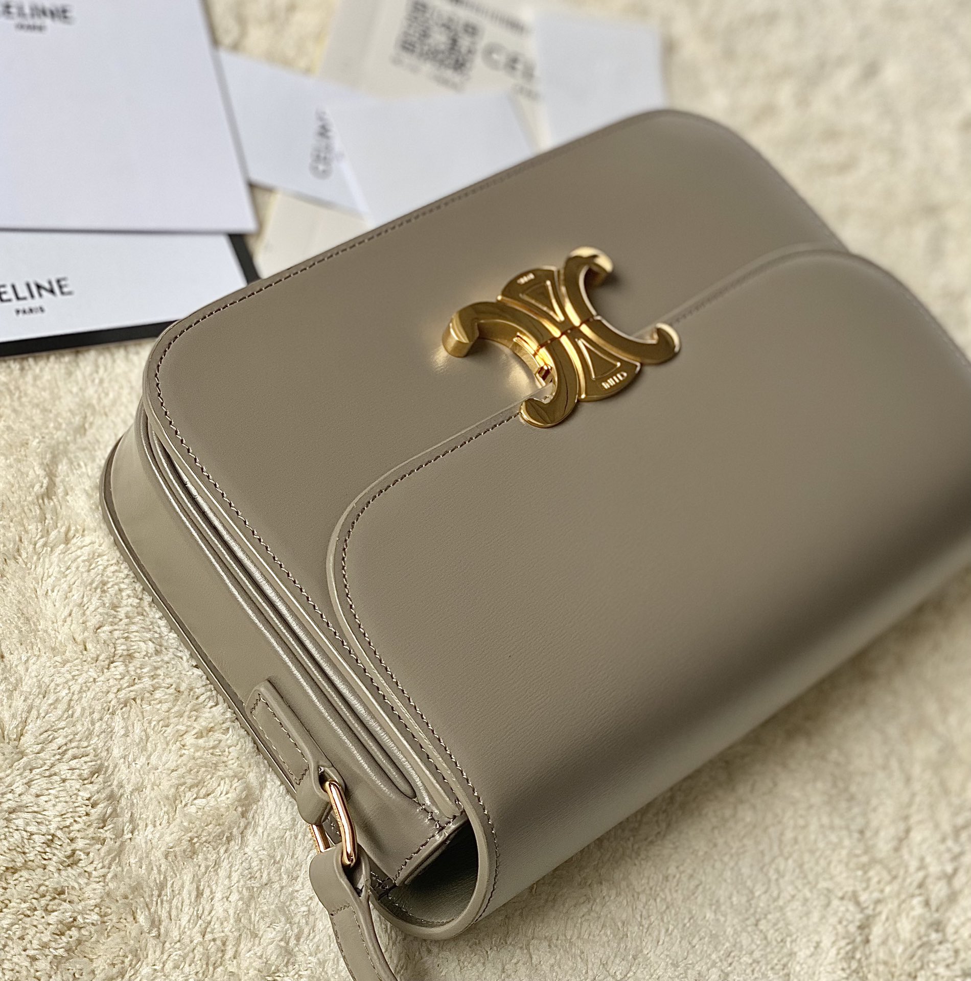 Ce**e classique triomphe bag
