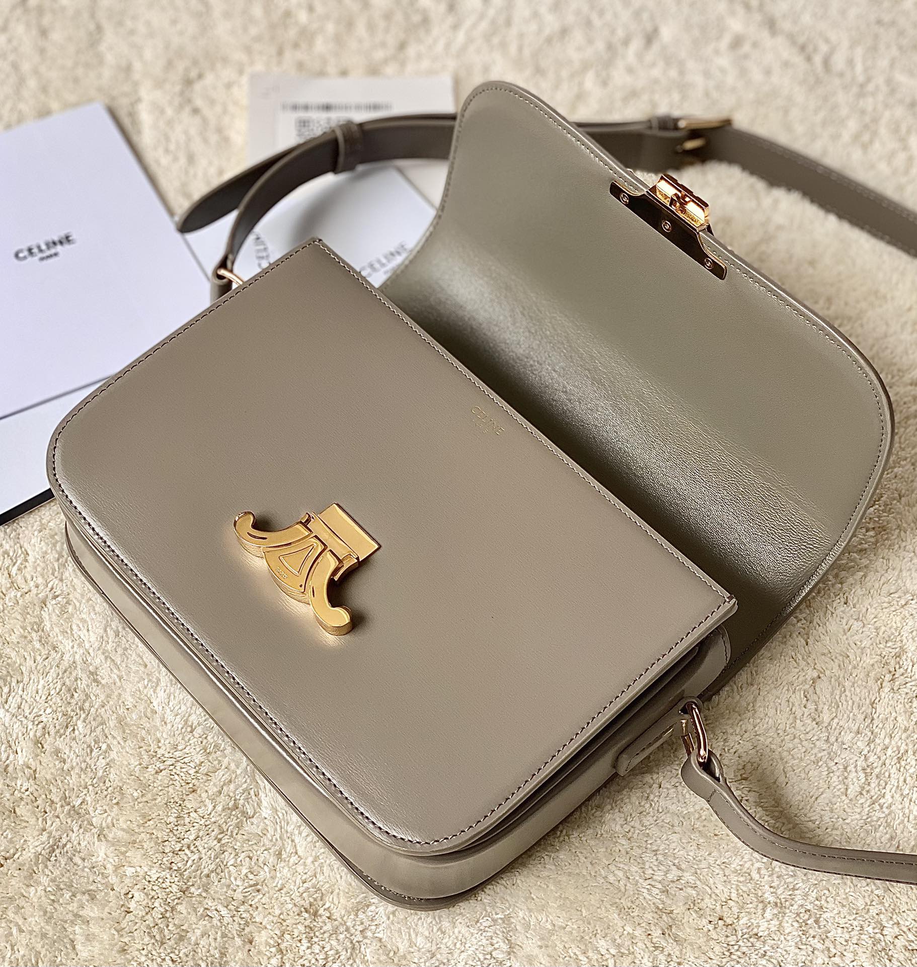 Ce**e classique triomphe bag
