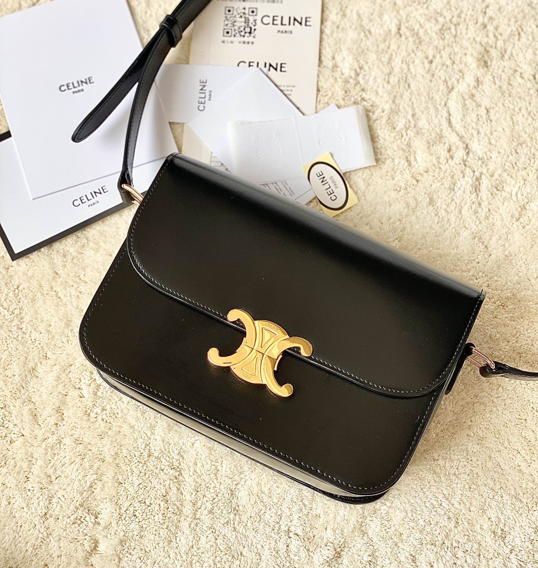 Ce**e classique triomphe bag