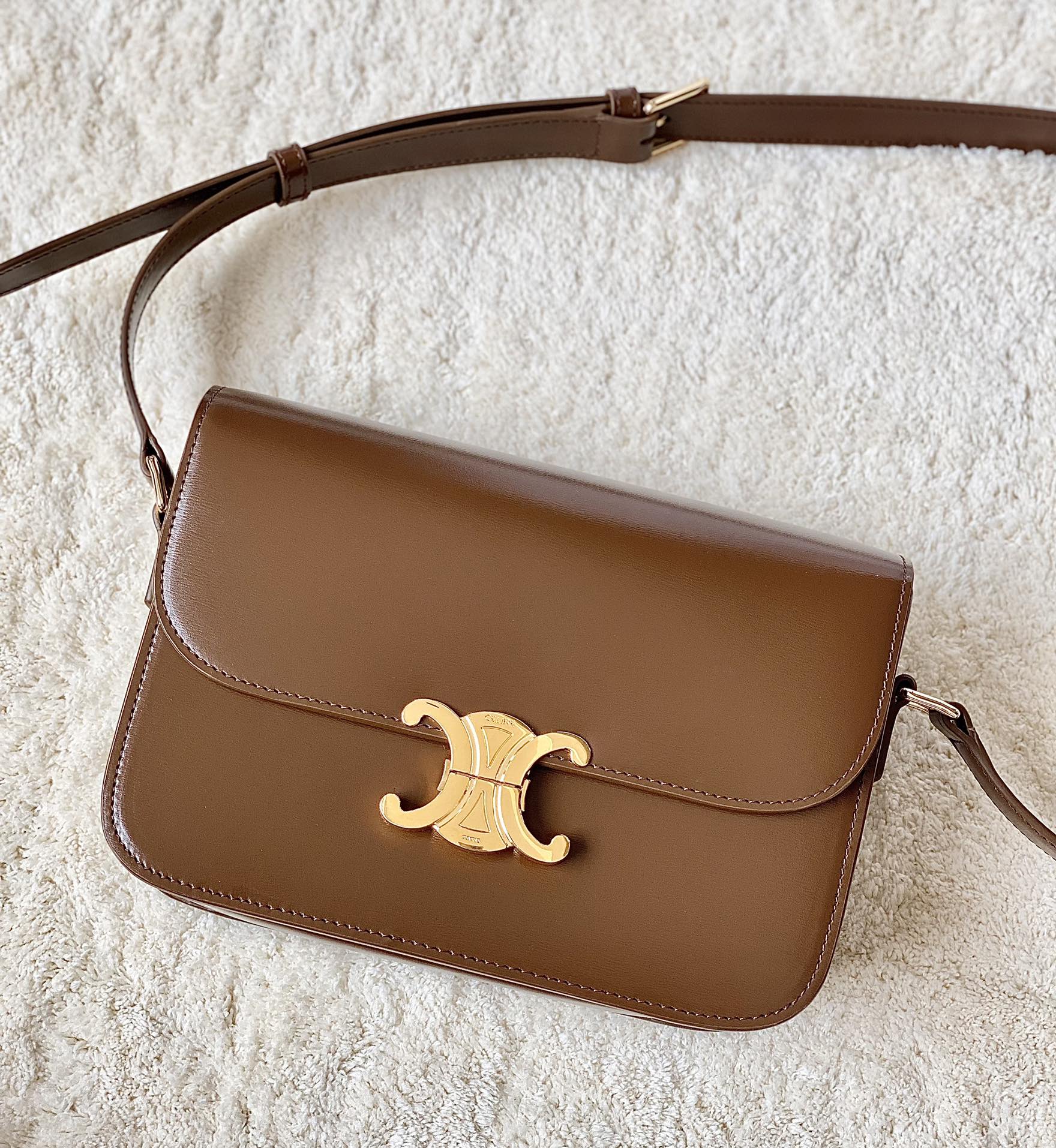 Ce**e classique triomphe bag