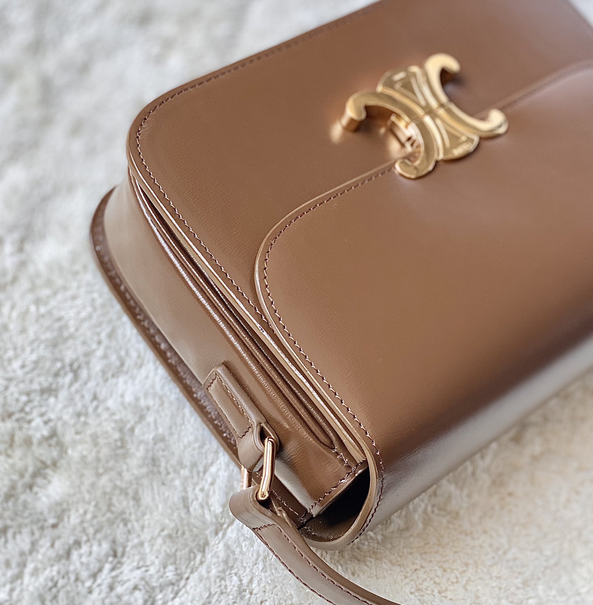 Ce**e classique triomphe bag