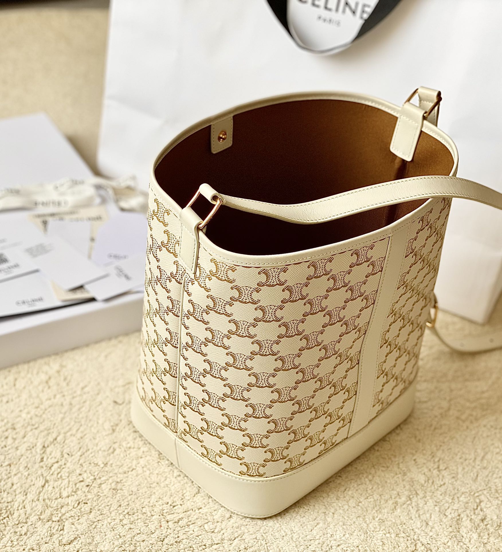 Ce**e medium bucket