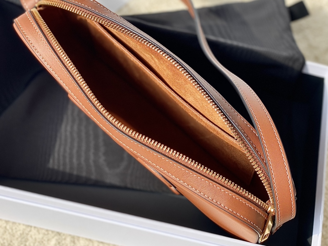 Ce**e camera bag