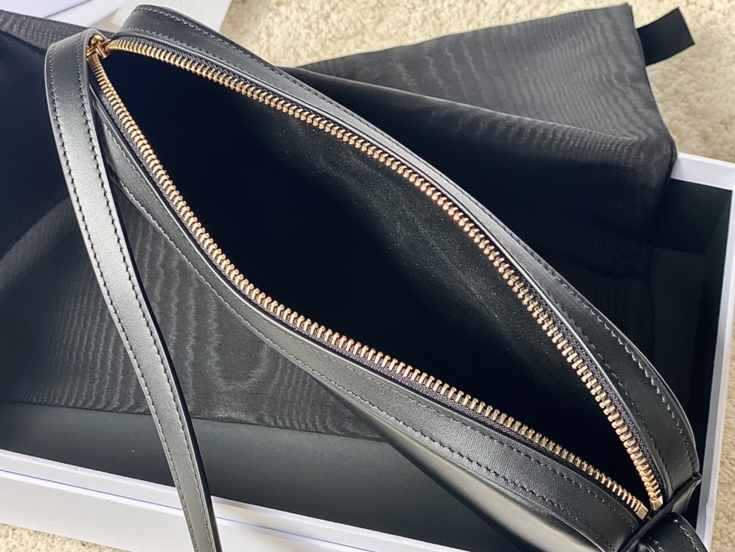 Ce**e camera bag