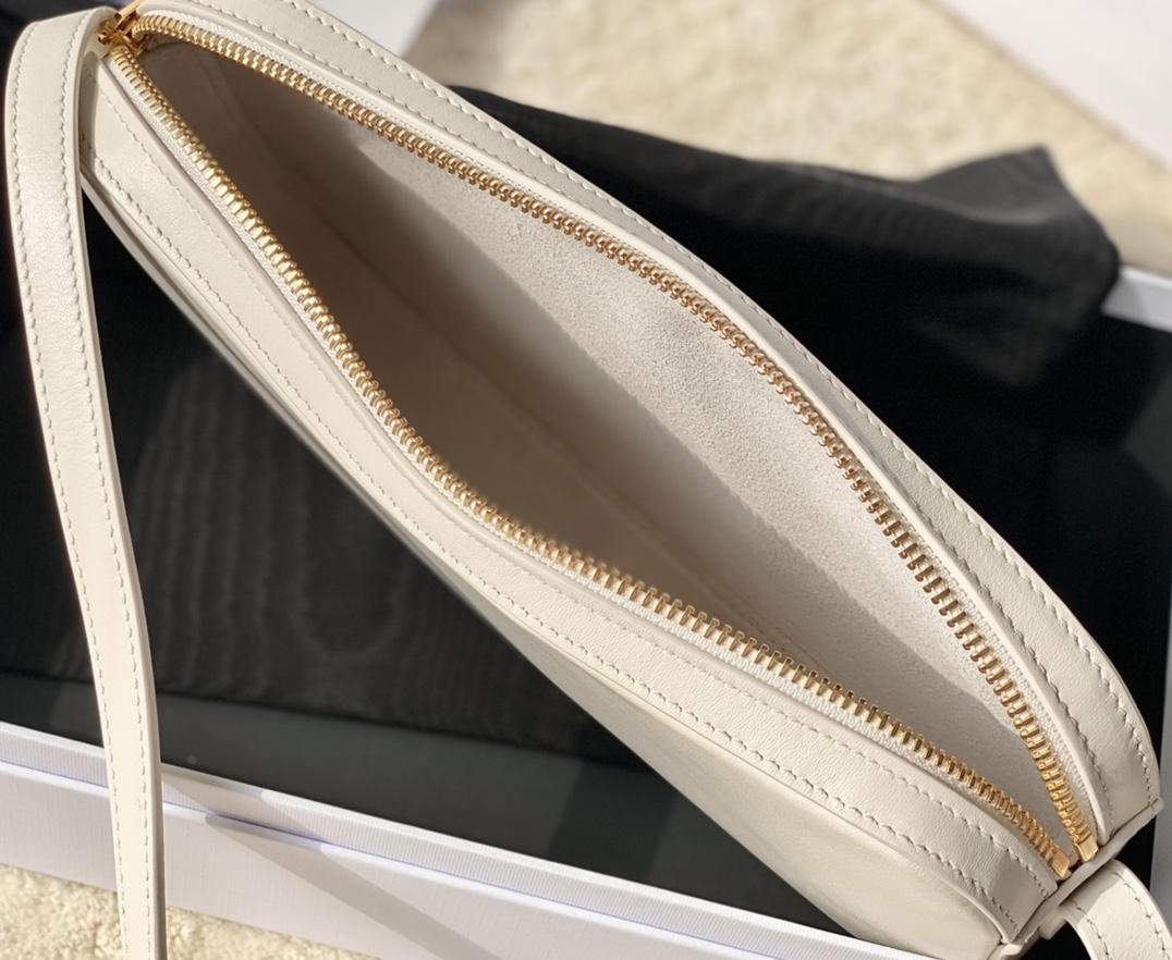 Ce**e camera bag