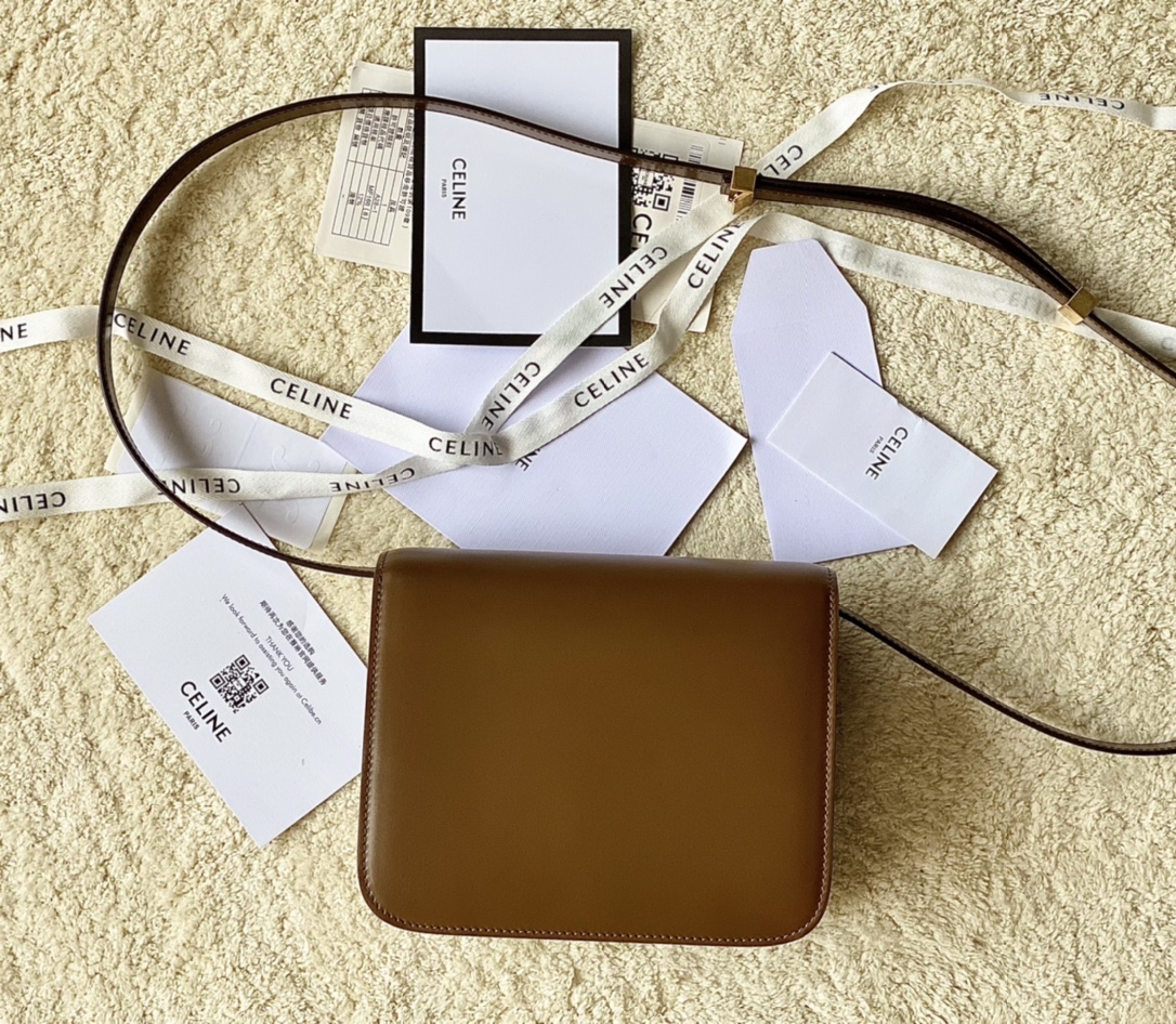 Ce**e teen classic bag in box calfskin