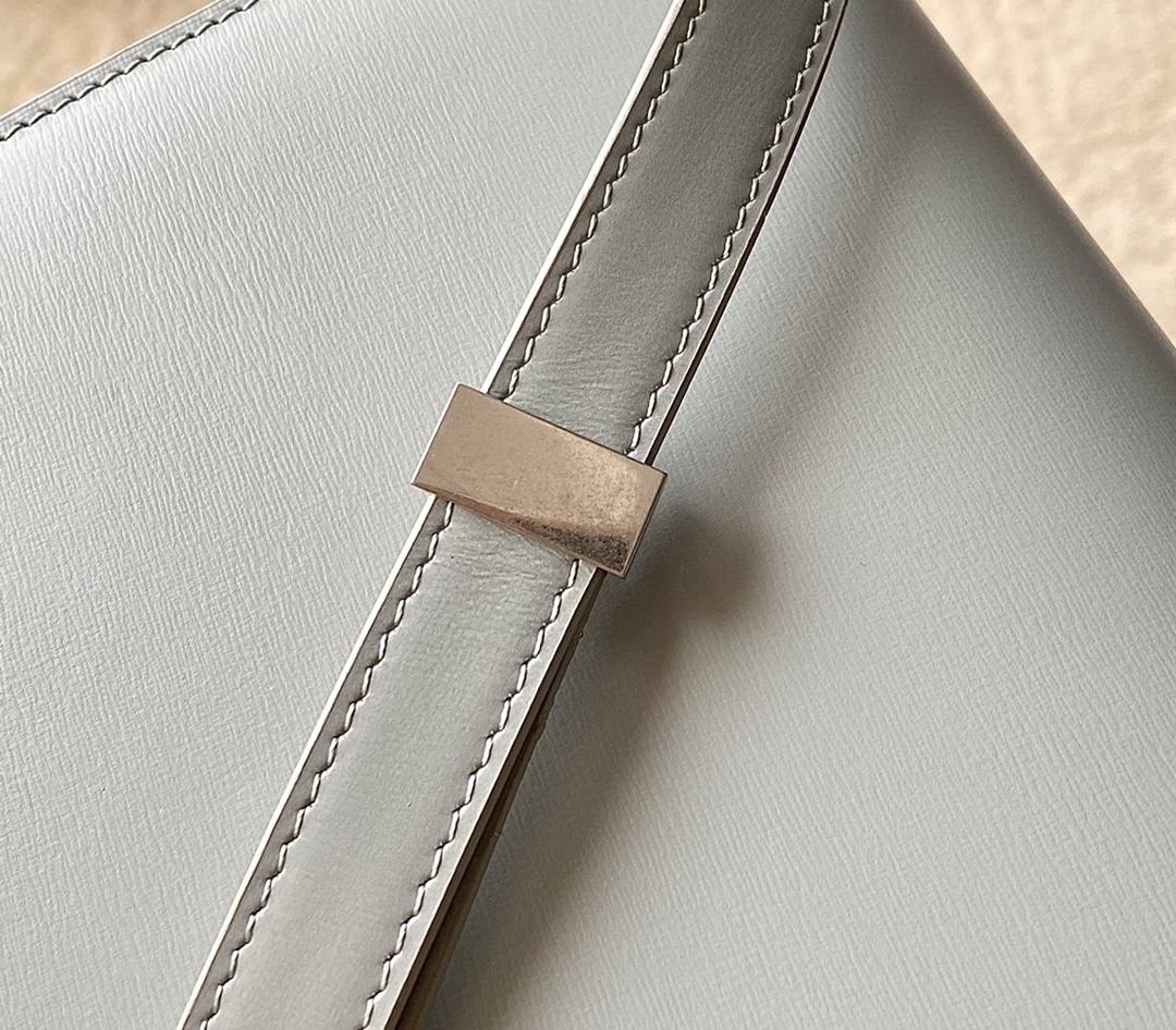 Ce**e teen classic bag in box calfskin