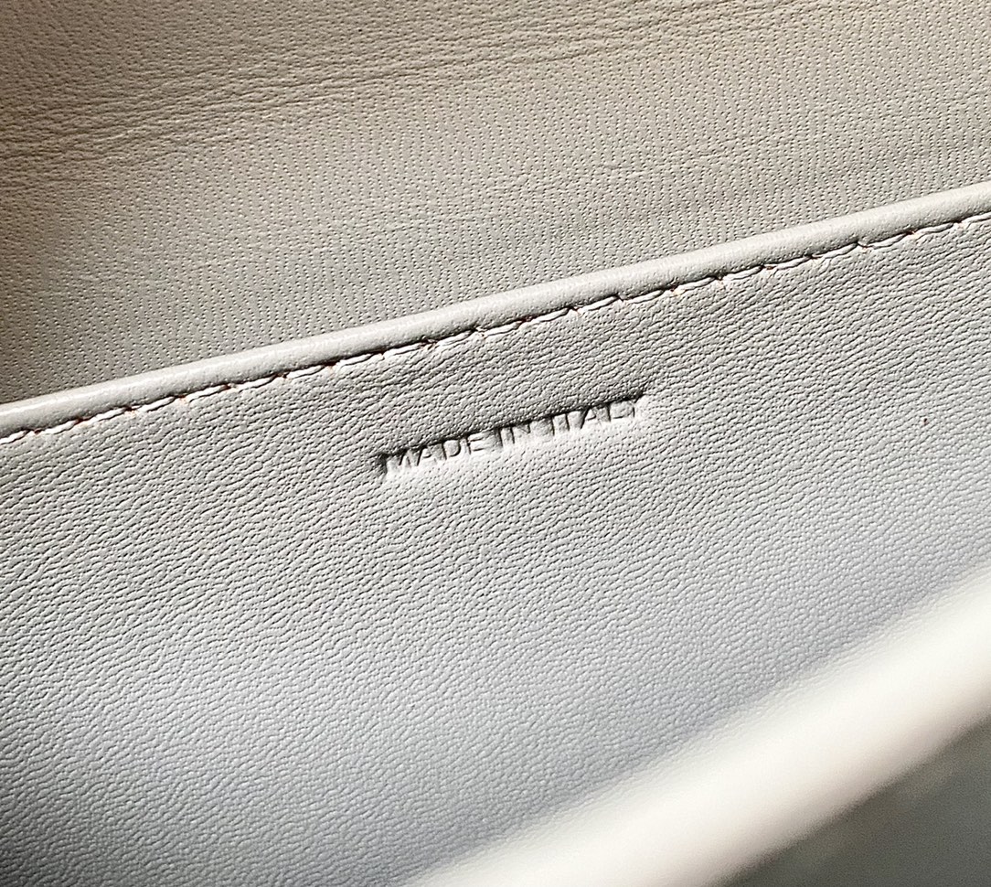 Ce**e teen classic bag in box calfskin