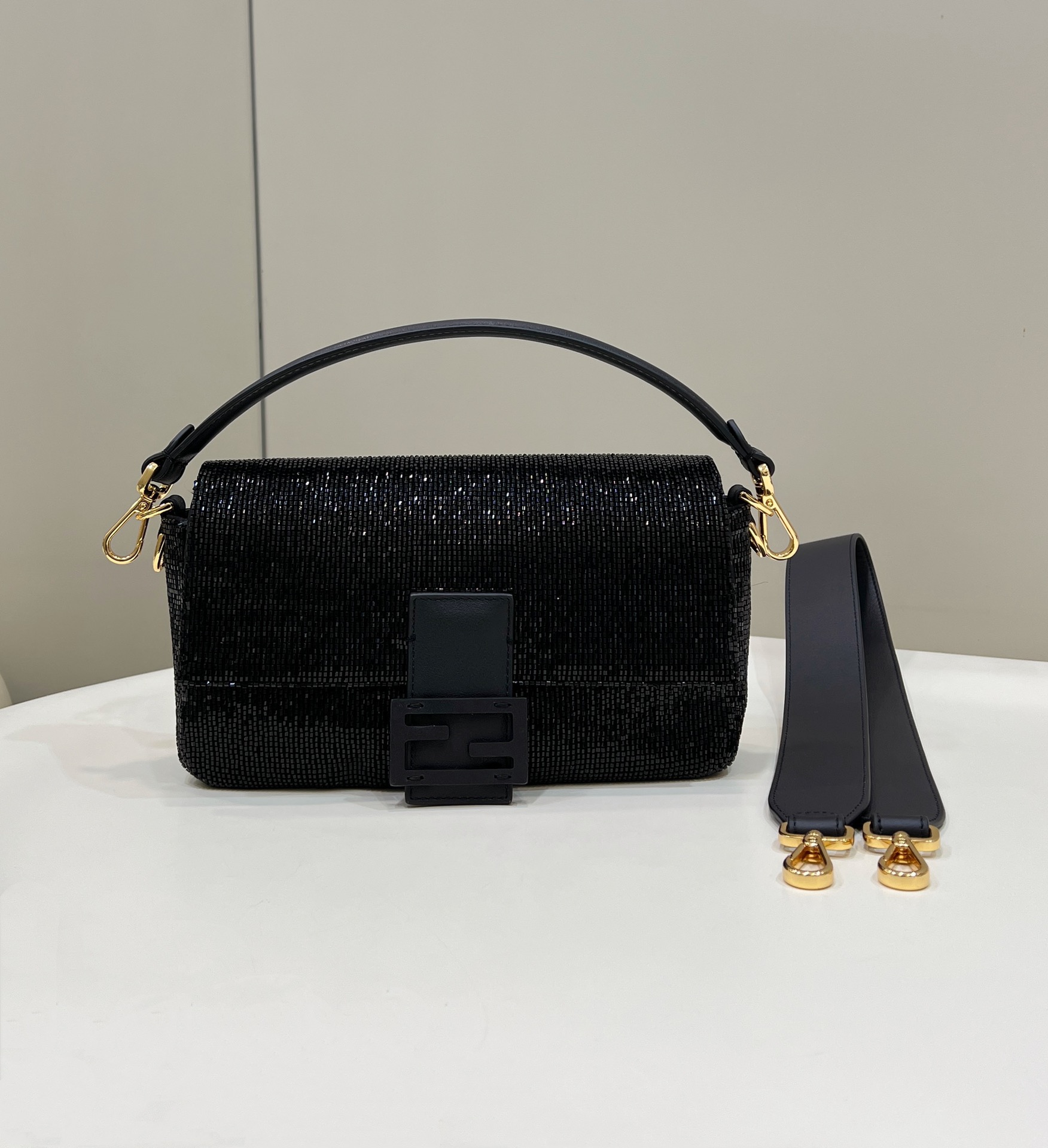 F**di baguette re-edition bag