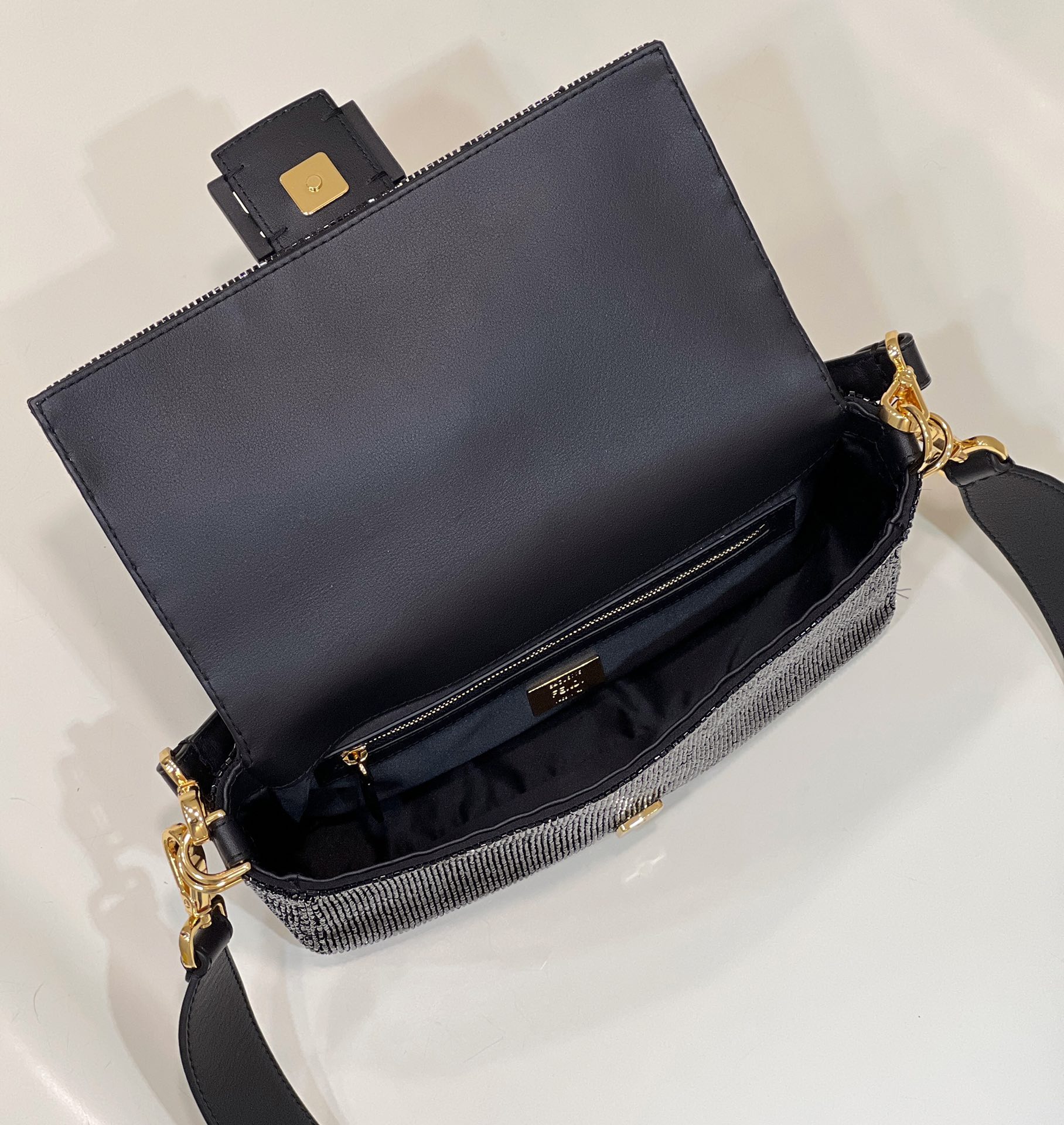 F**di baguette re-edition bag