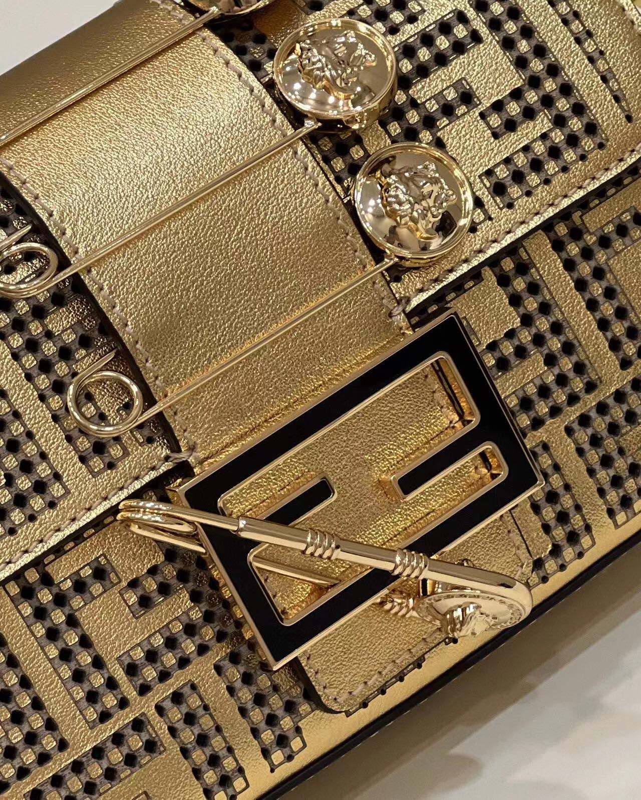 F**di & versace bagutte